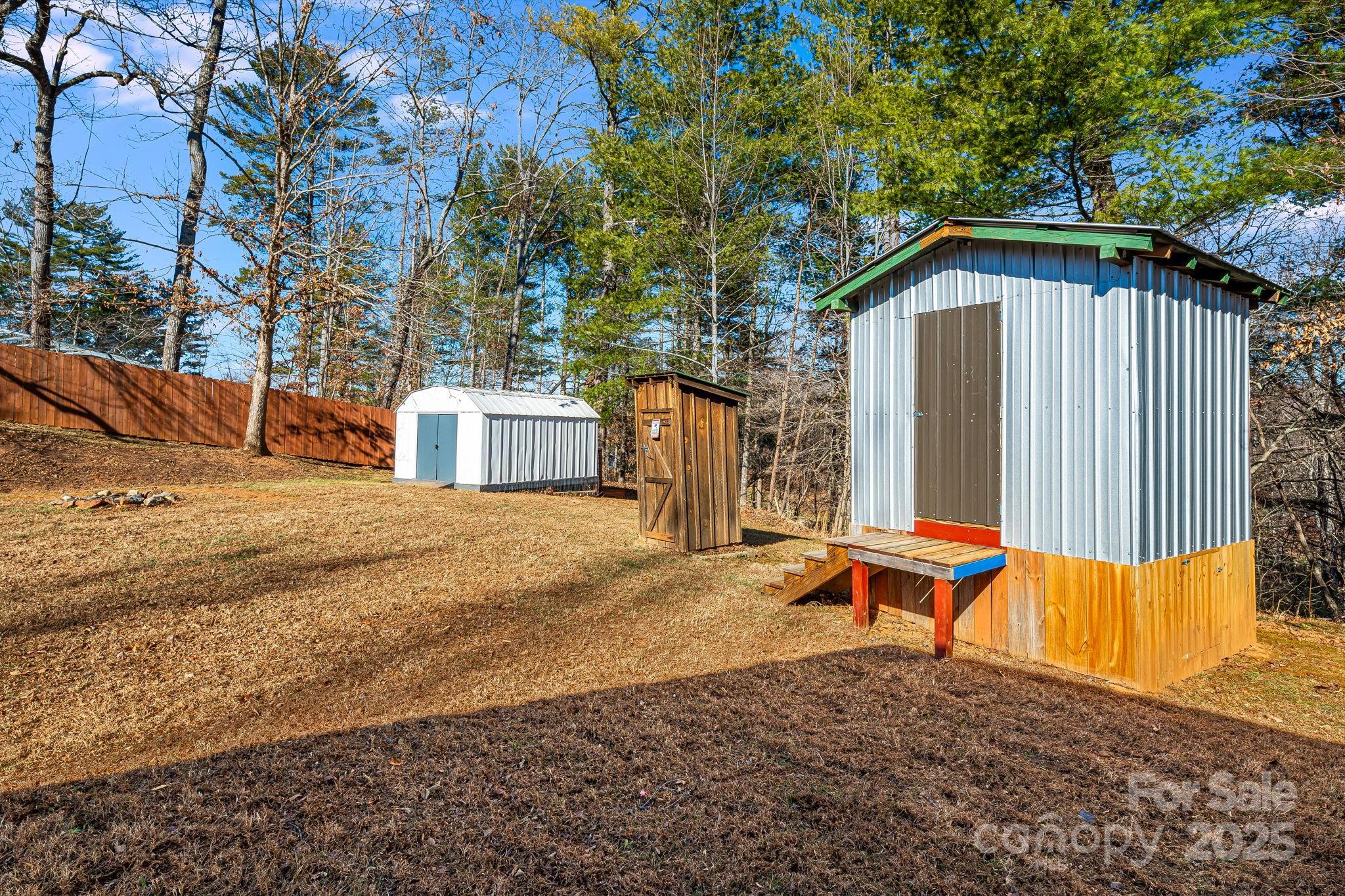 15 Cyrus Lane — Weaverville