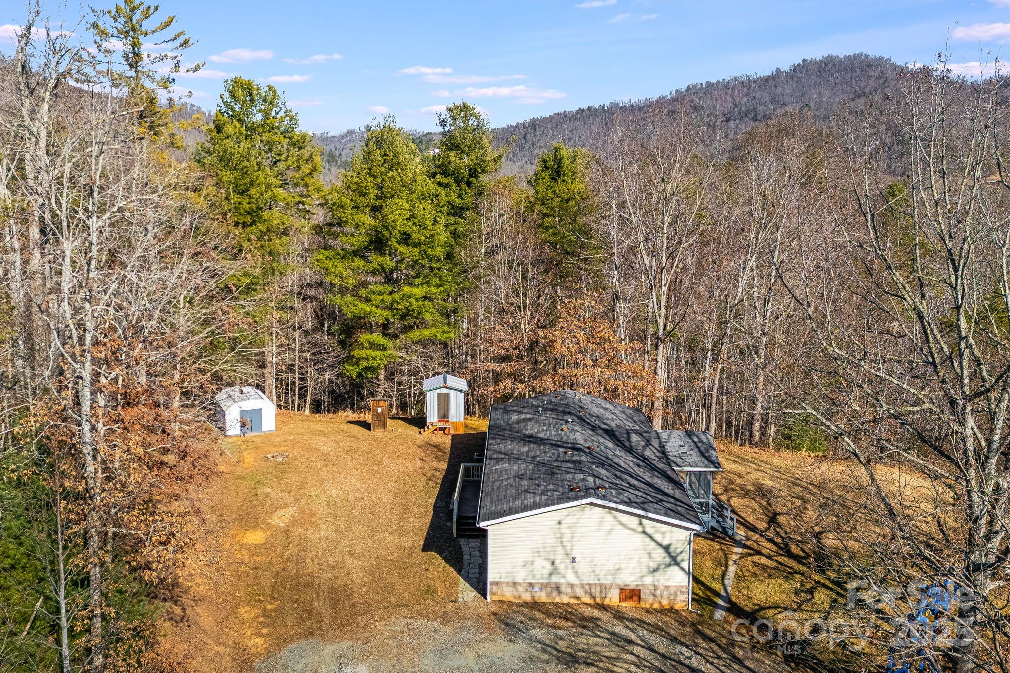15 Cyrus Lane — Weaverville