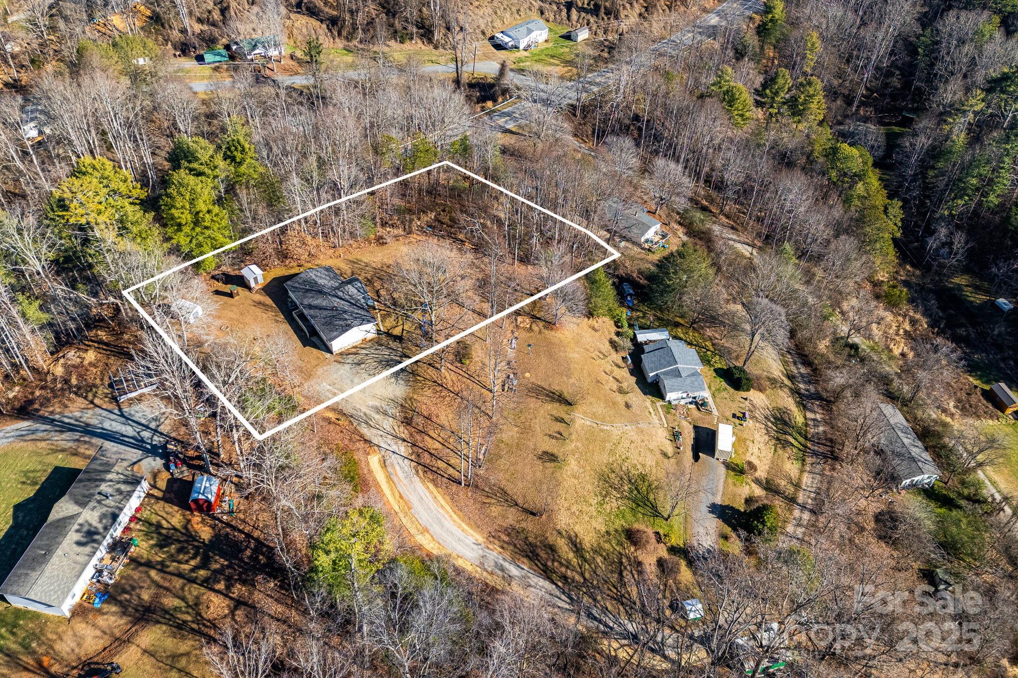 15 Cyrus Lane — Weaverville