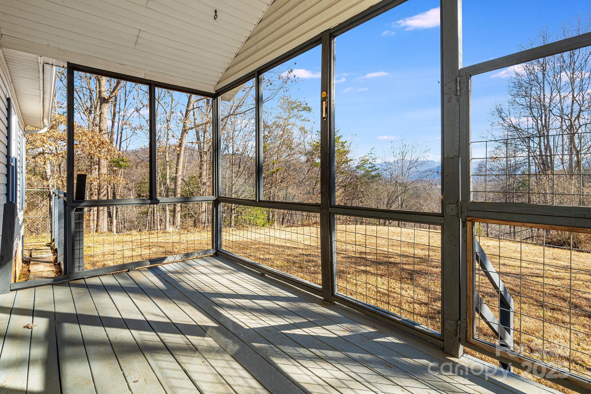 15 Cyrus Lane — Weaverville