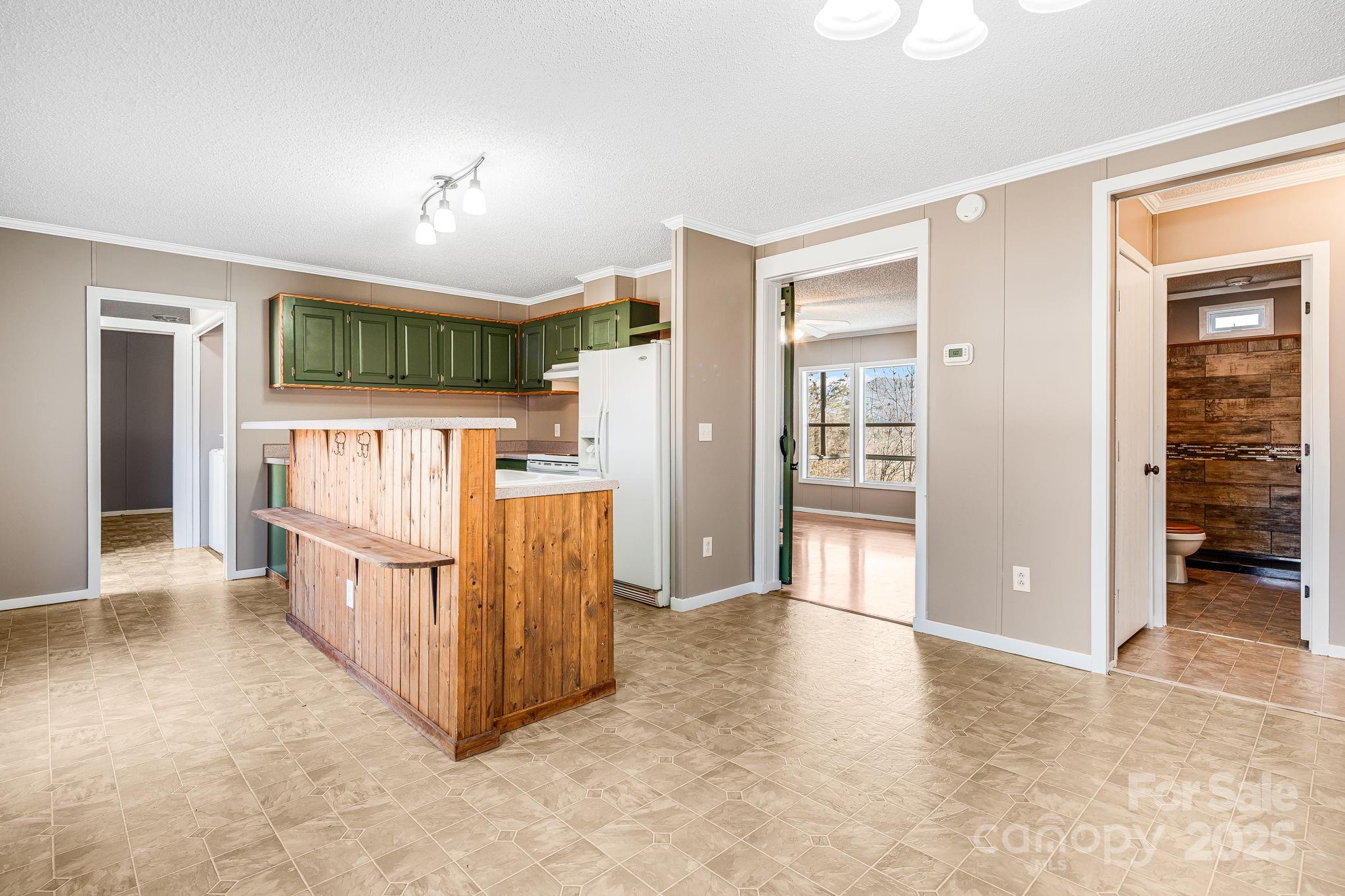15 Cyrus Lane — Weaverville