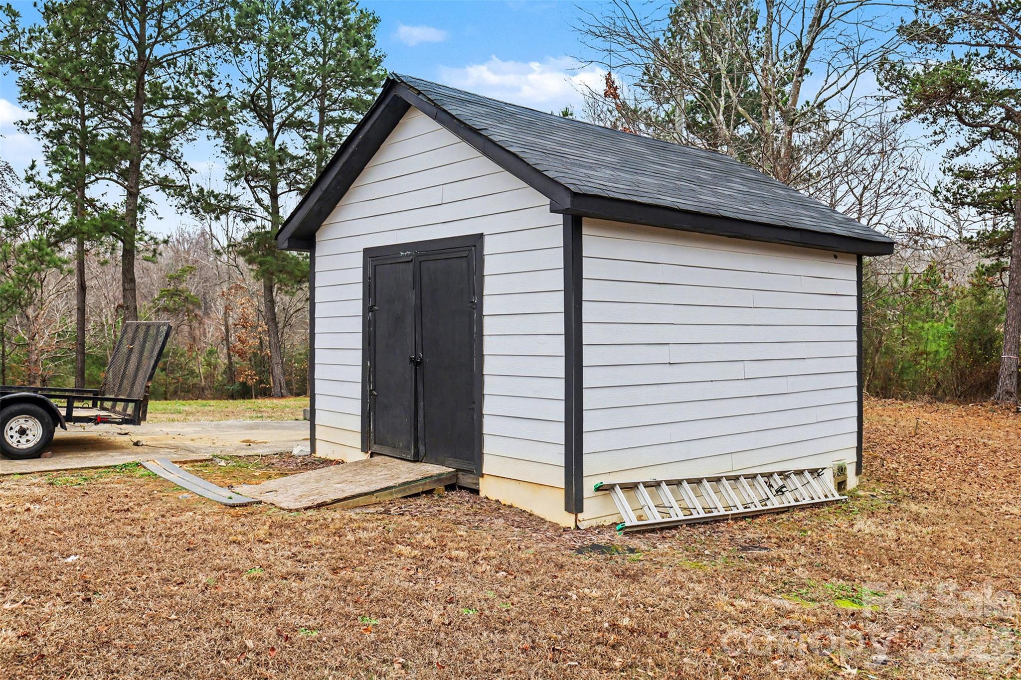 504 Six Mile Creek Road — Lancaster