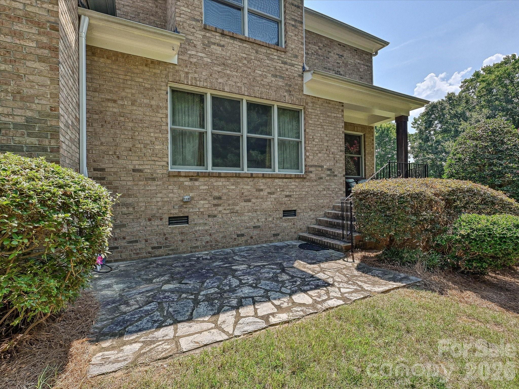 6806 Larrisa Court — Charlotte