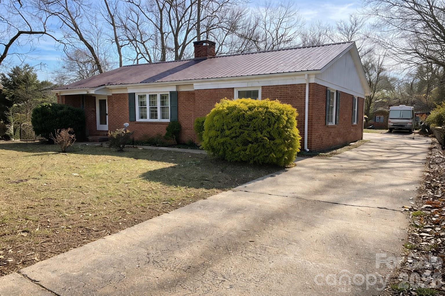 735 W Sumter Street — Shelby