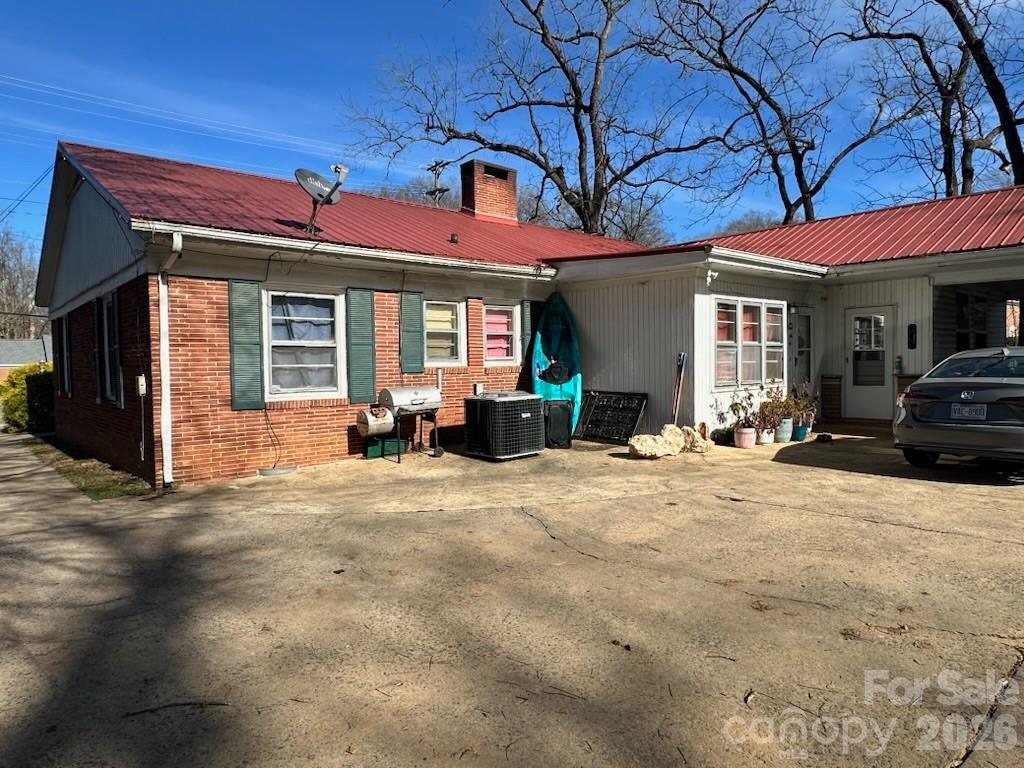 735 W Sumter Street — Shelby