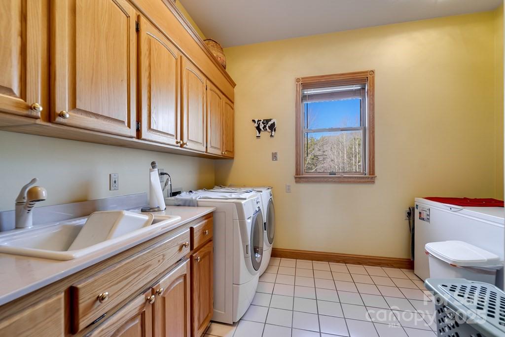 832 Asheville Highway — Sylva