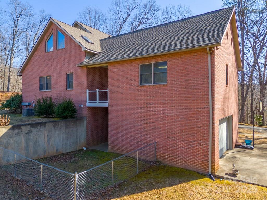 832 Asheville Highway — Sylva