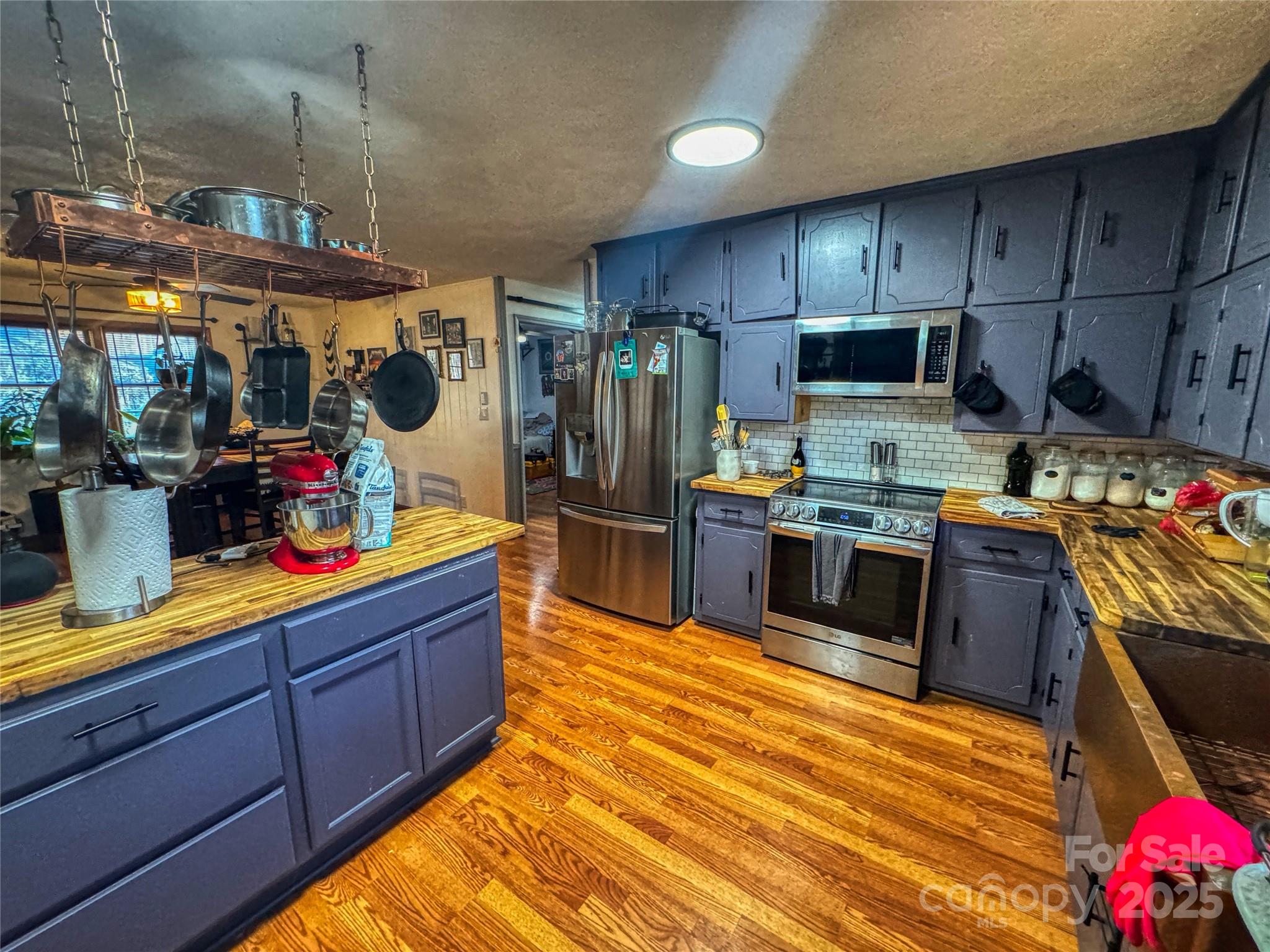 195 S Claybon Drive — Advance