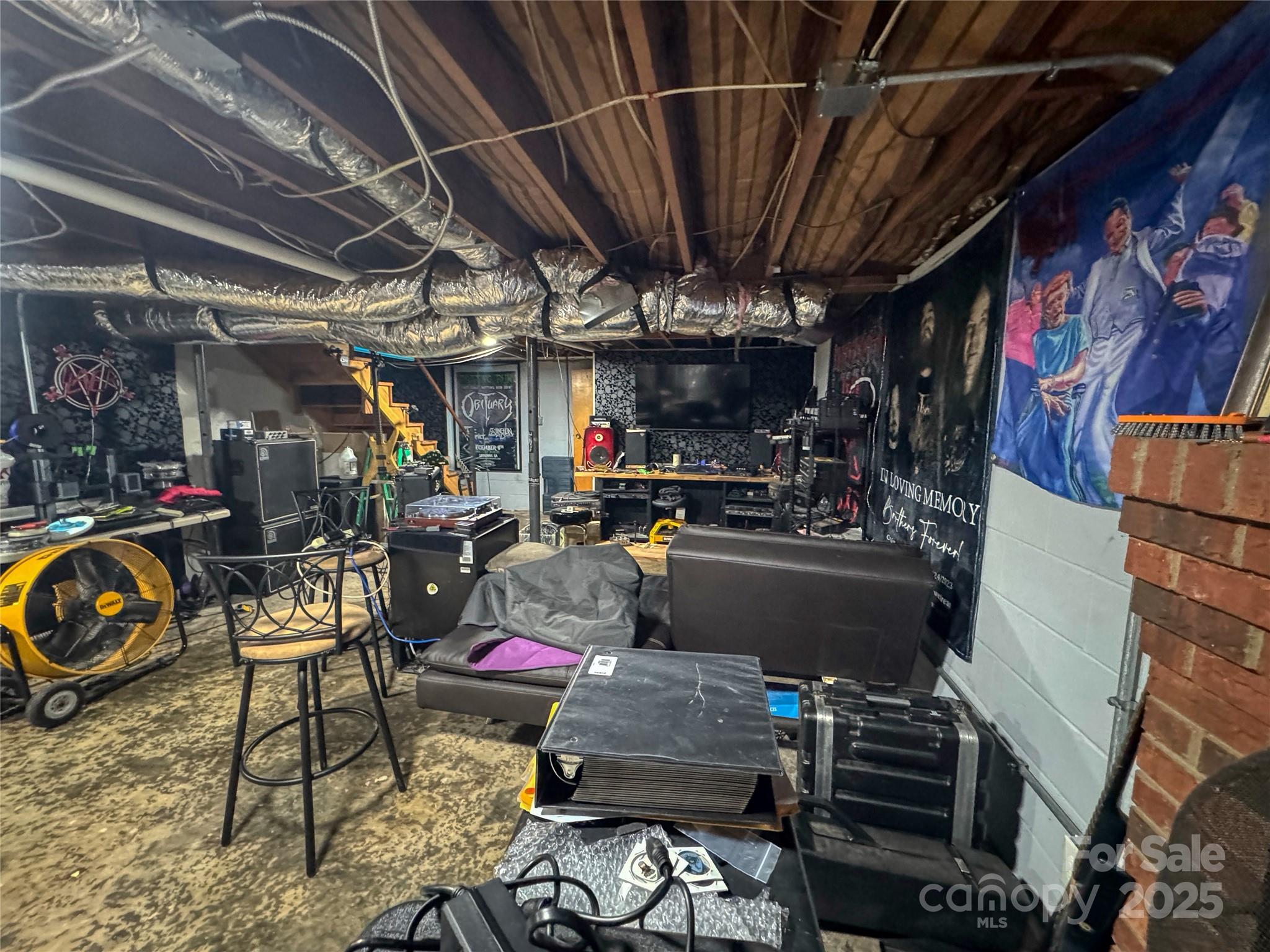 195 S Claybon Drive — Advance