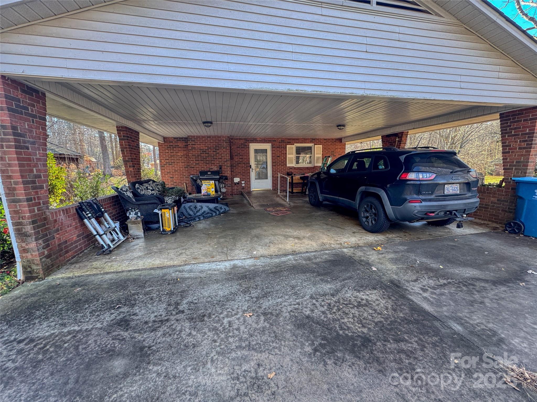 195 S Claybon Drive — Advance
