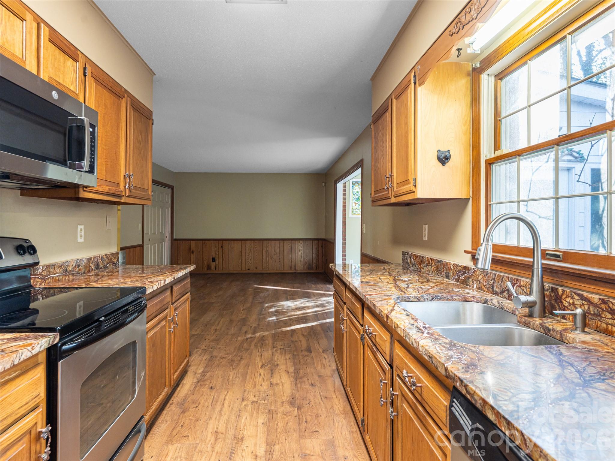 100 Wolf Shoals Drive — Hendersonville