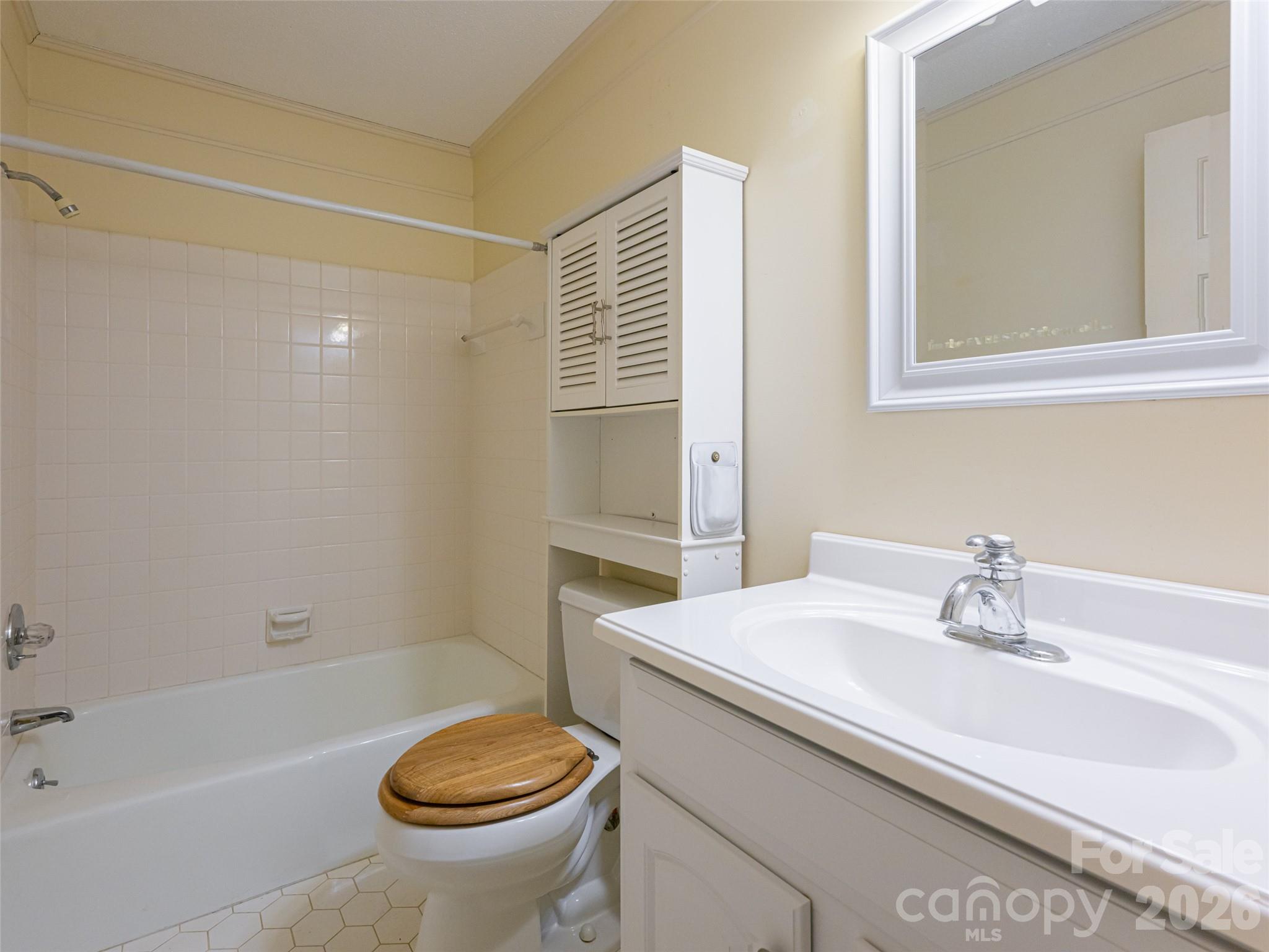 100 Wolf Shoals Drive — Hendersonville