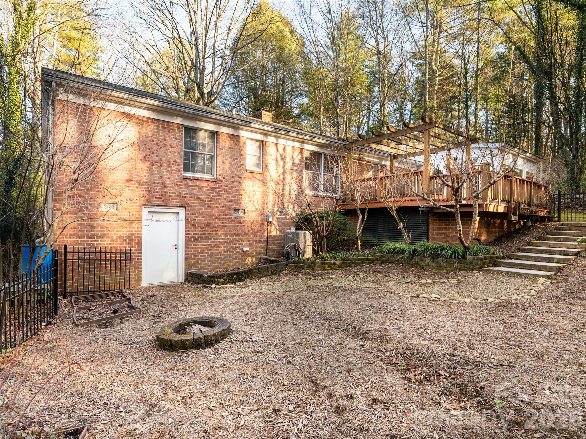100 Wolf Shoals Drive — Hendersonville