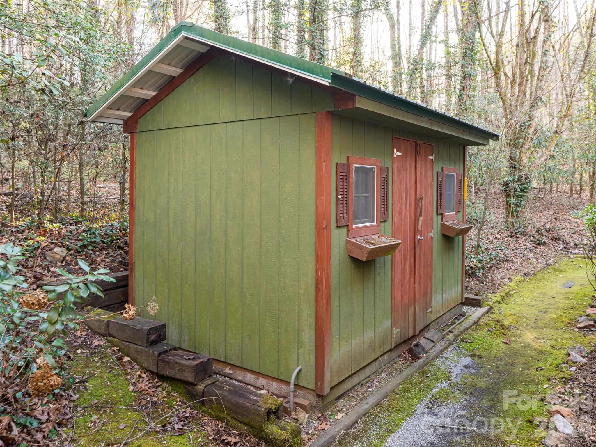 100 Wolf Shoals Drive — Hendersonville
