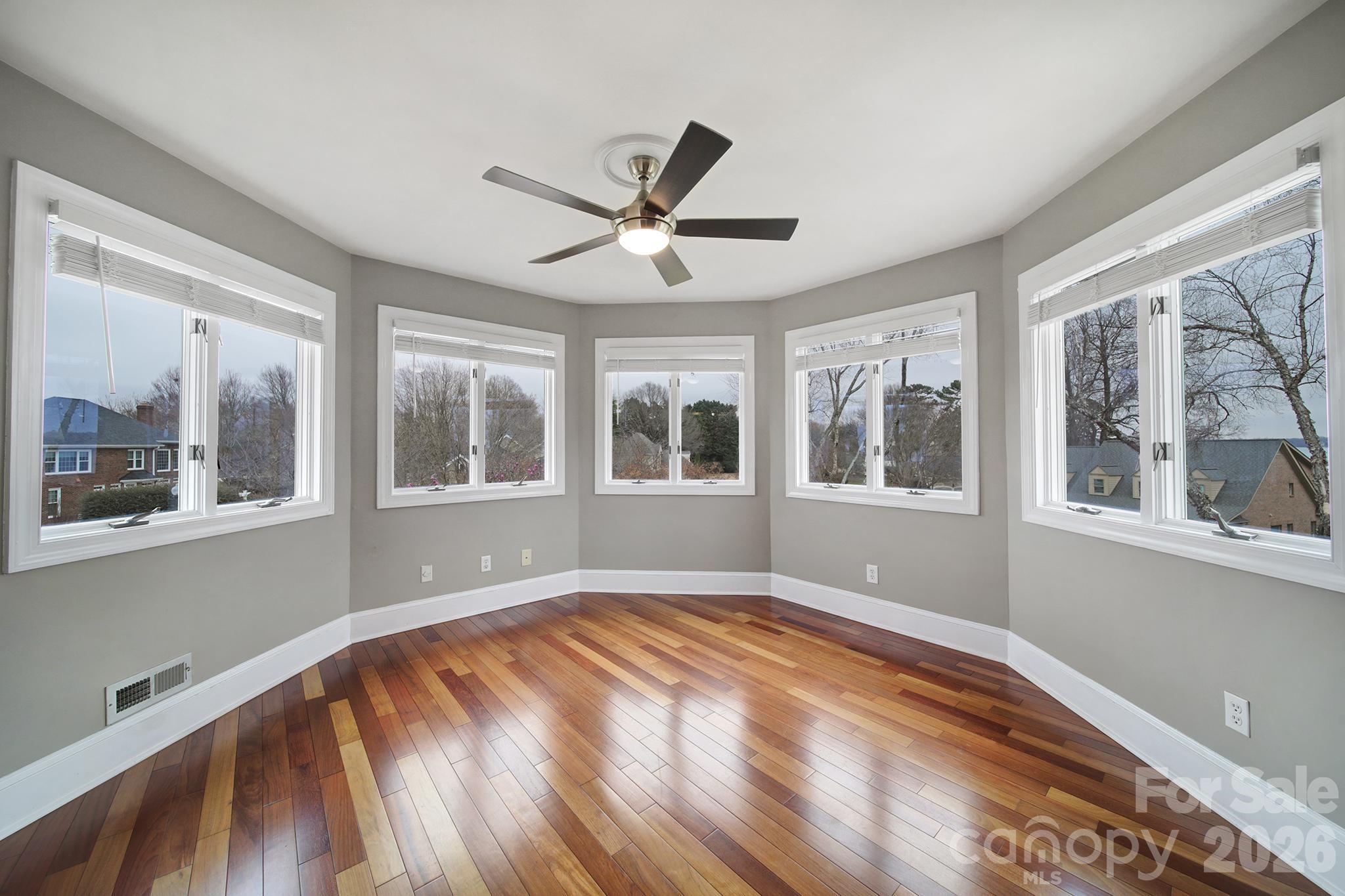 120 Royal Pointe Way — Mooresville