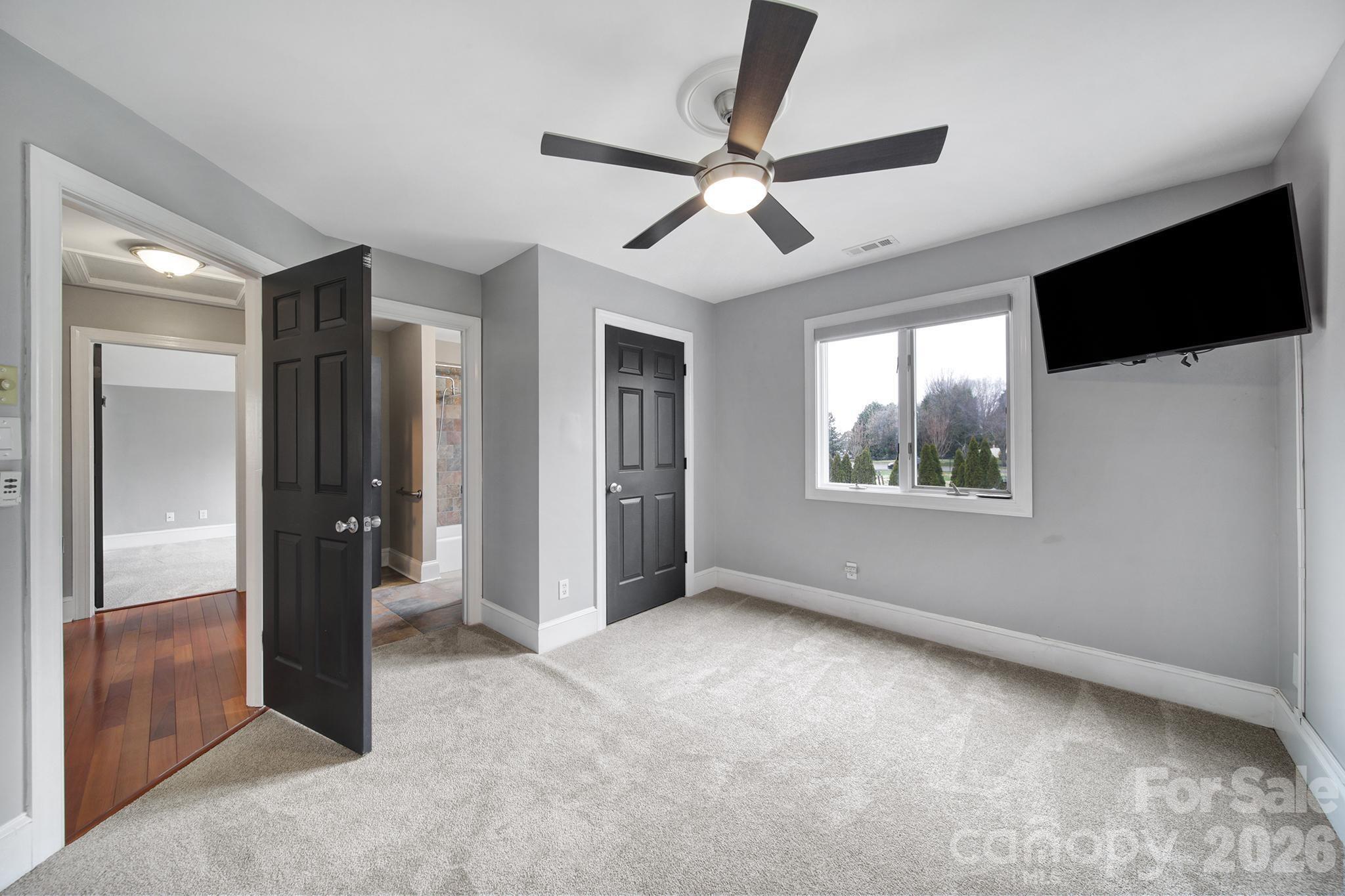 120 Royal Pointe Way — Mooresville