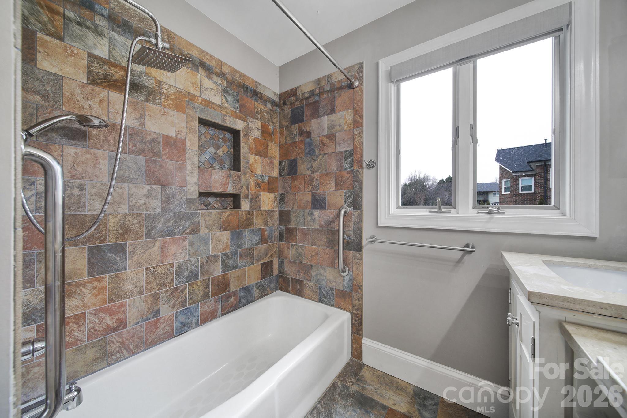 120 Royal Pointe Way — Mooresville