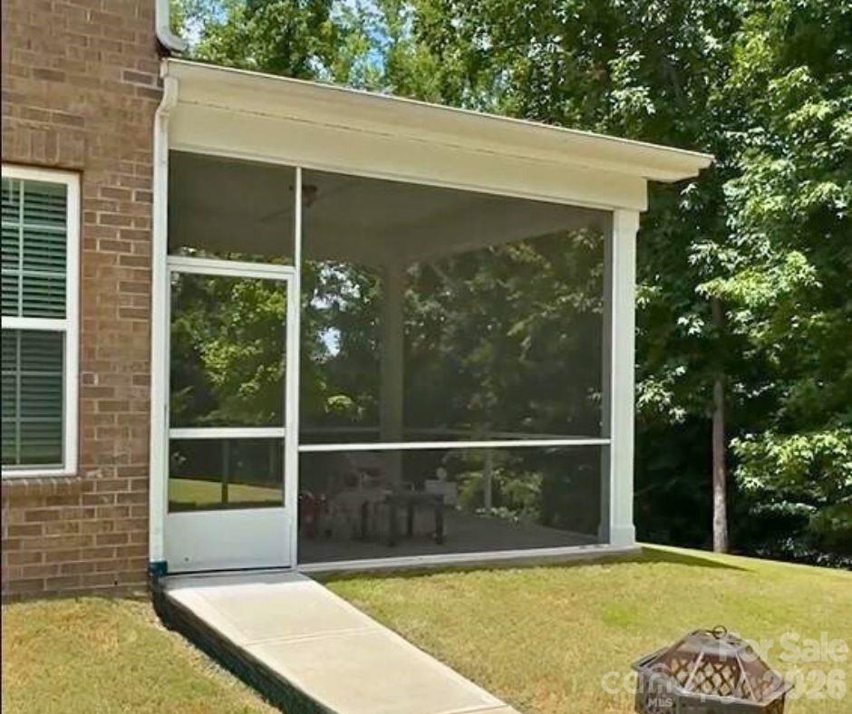 2044 Sweet William Drive — Harrisburg