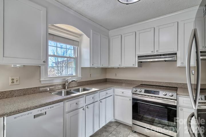 1139 Merribrook Lane — Lancaster