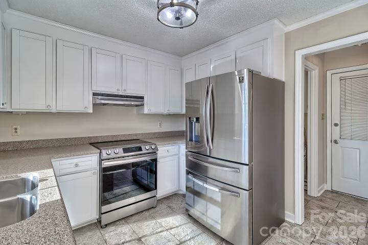 1139 Merribrook Lane — Lancaster
