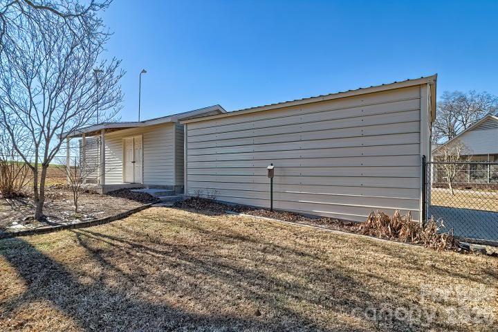 1139 Merribrook Lane — Lancaster