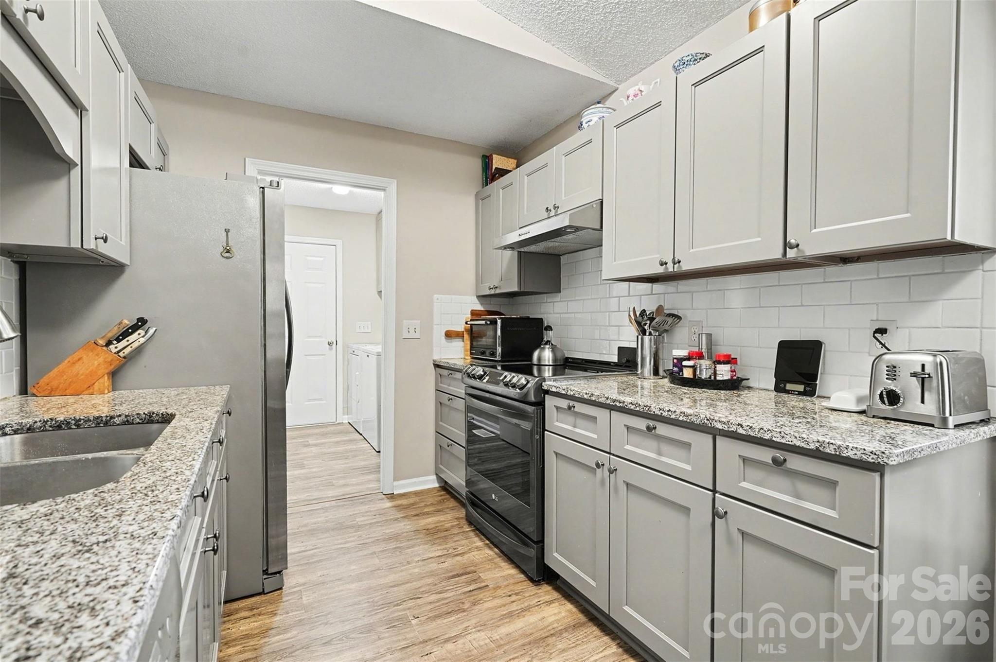 228 Creek View Road — Mooresville
