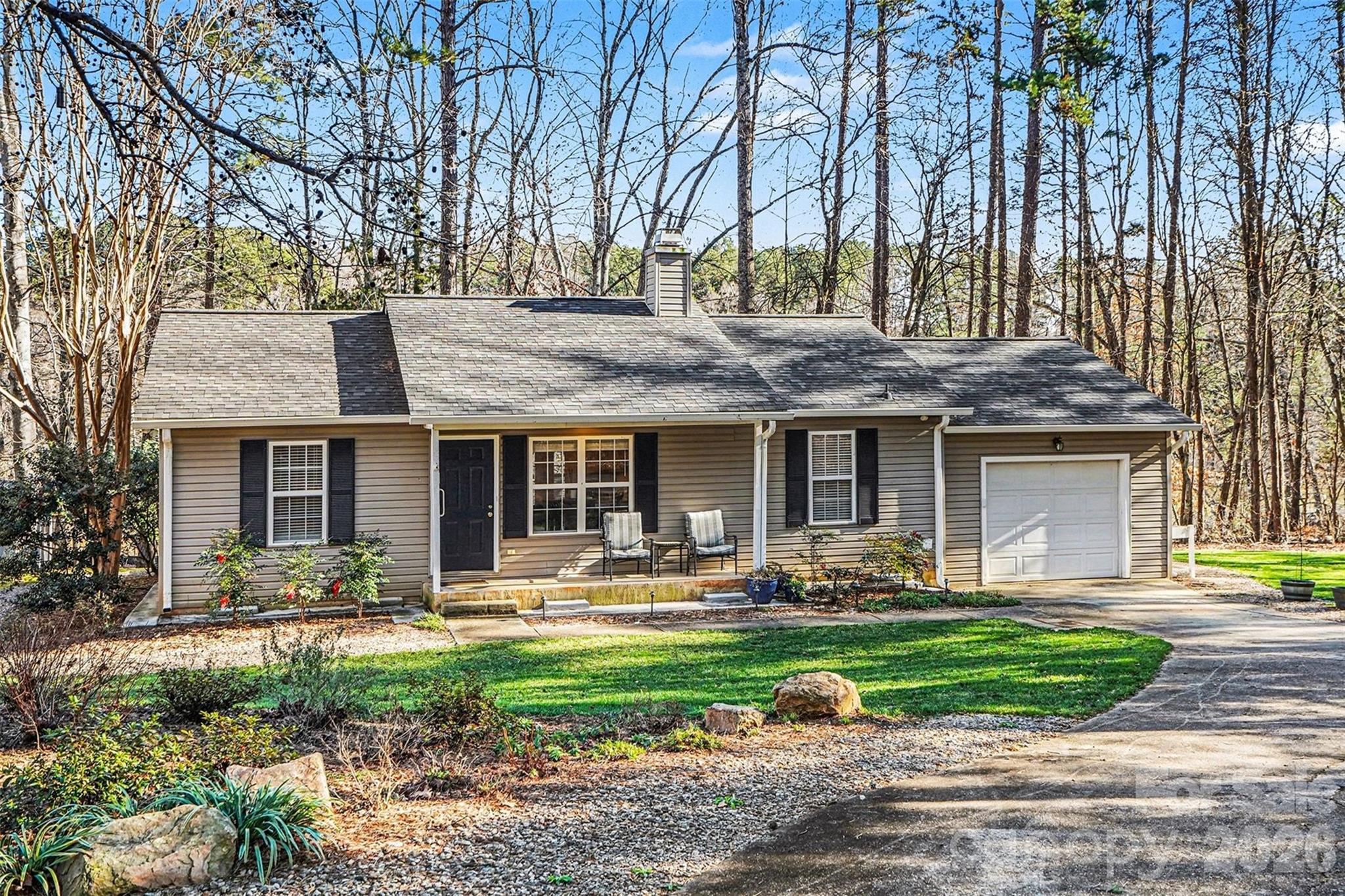 228 Creek View Road — Mooresville