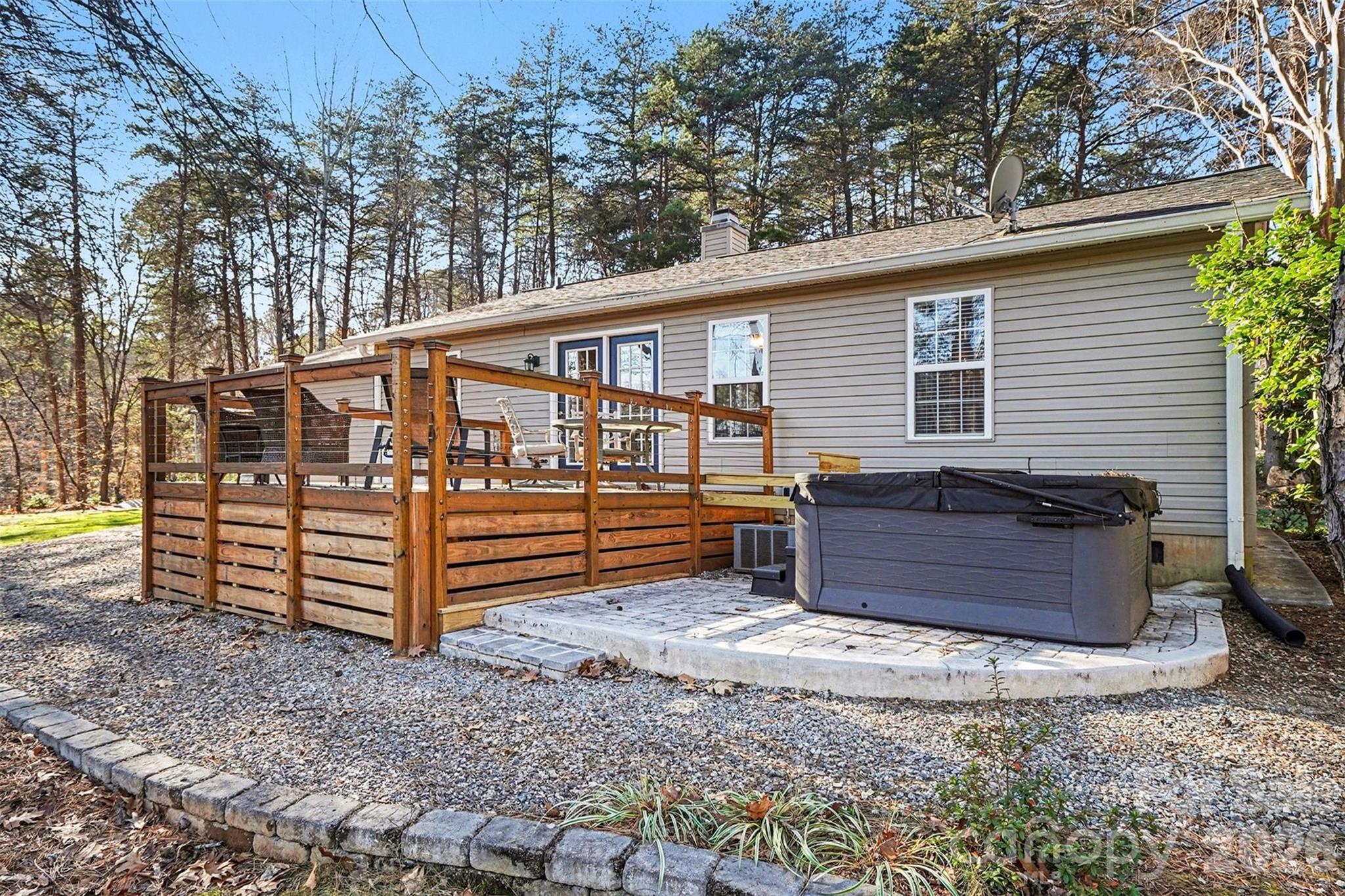 228 Creek View Road — Mooresville