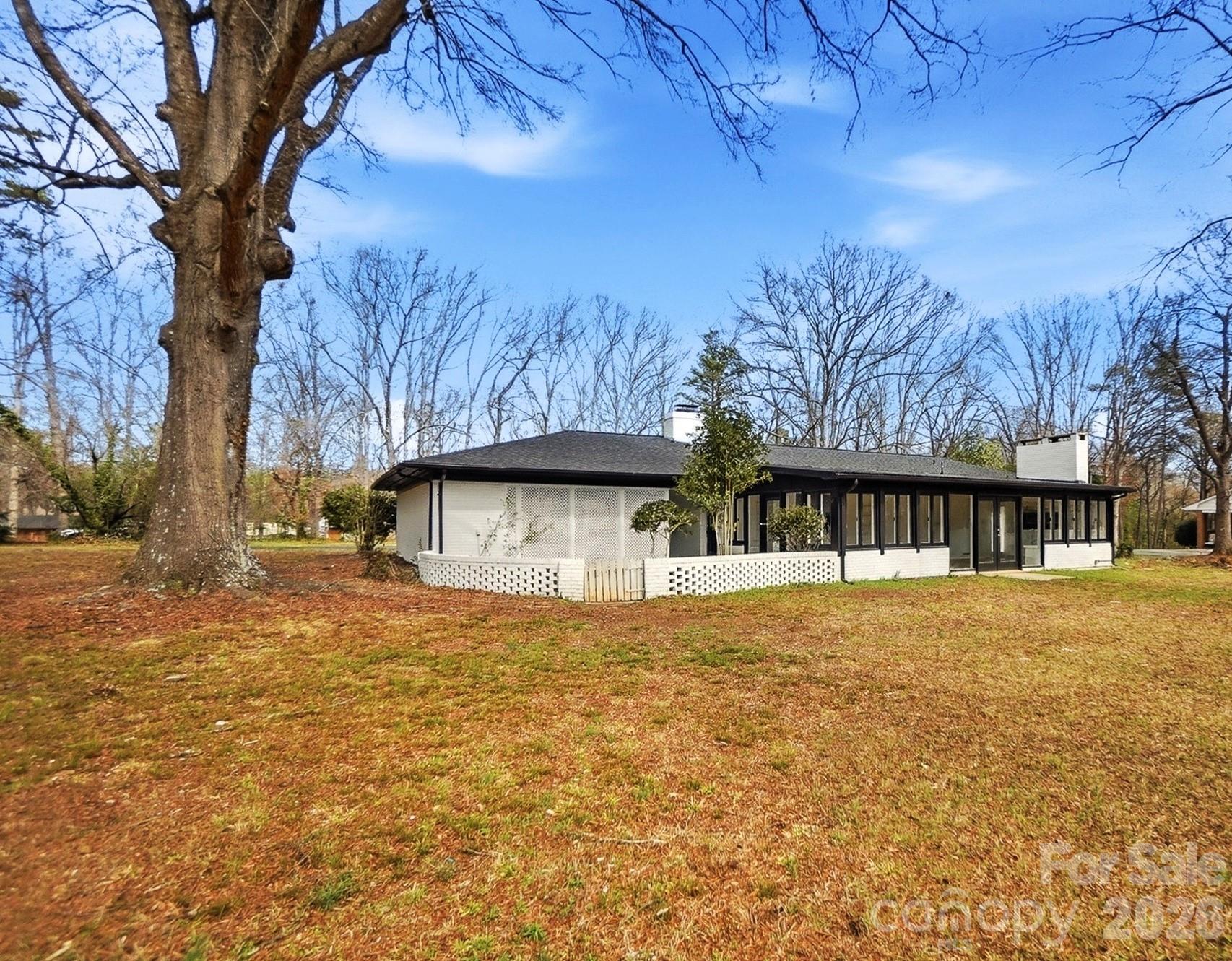 125a Forest Hills Drive — Monroe