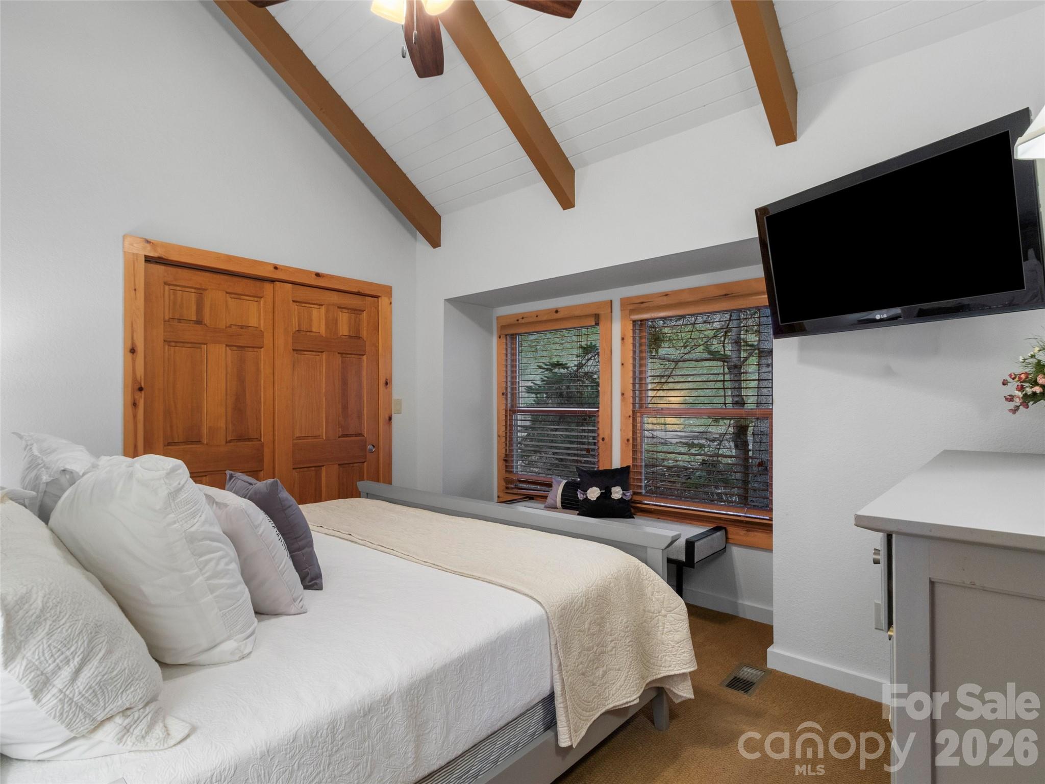 71 Ivy Ridge Road — Burnsville
