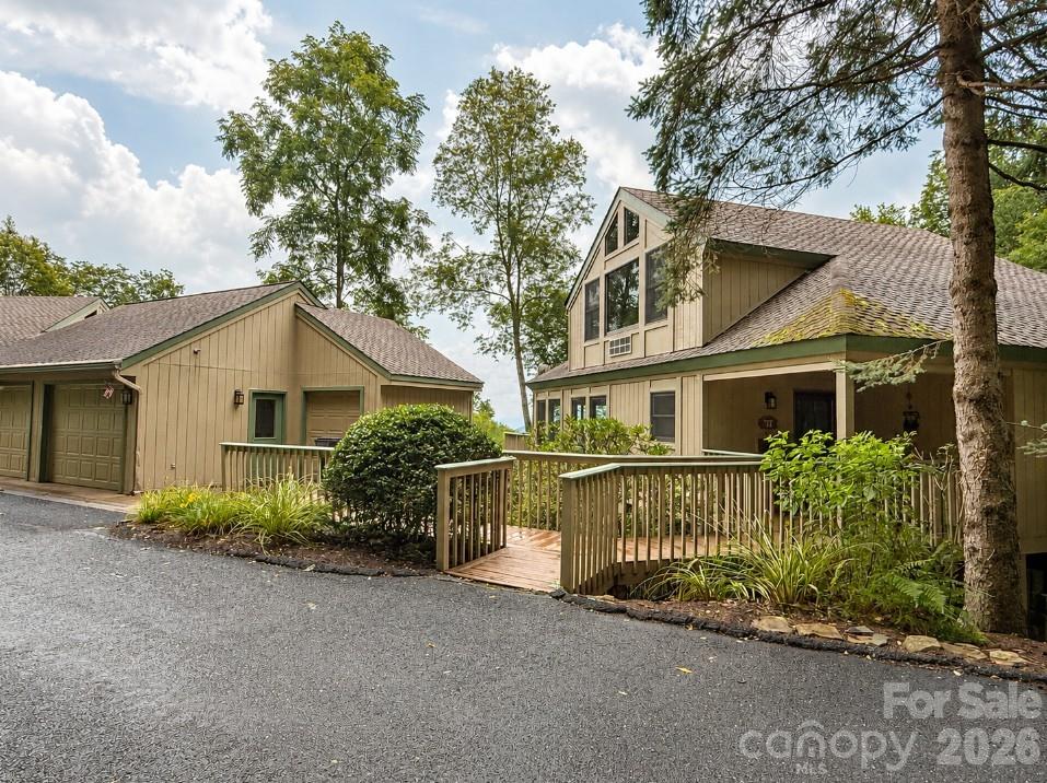 71 Ivy Ridge Road — Burnsville