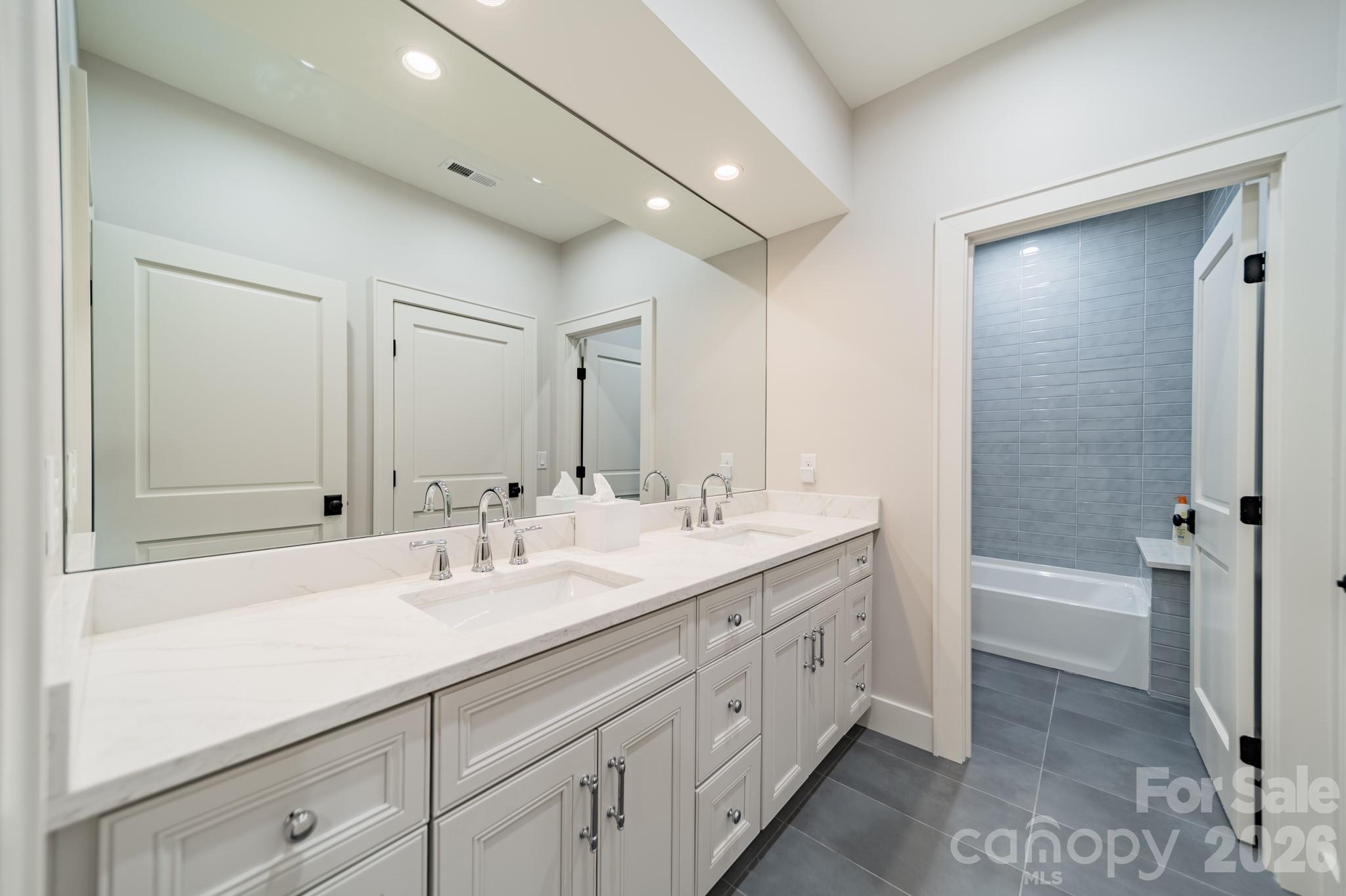 3319 Gresham Place — Charlotte