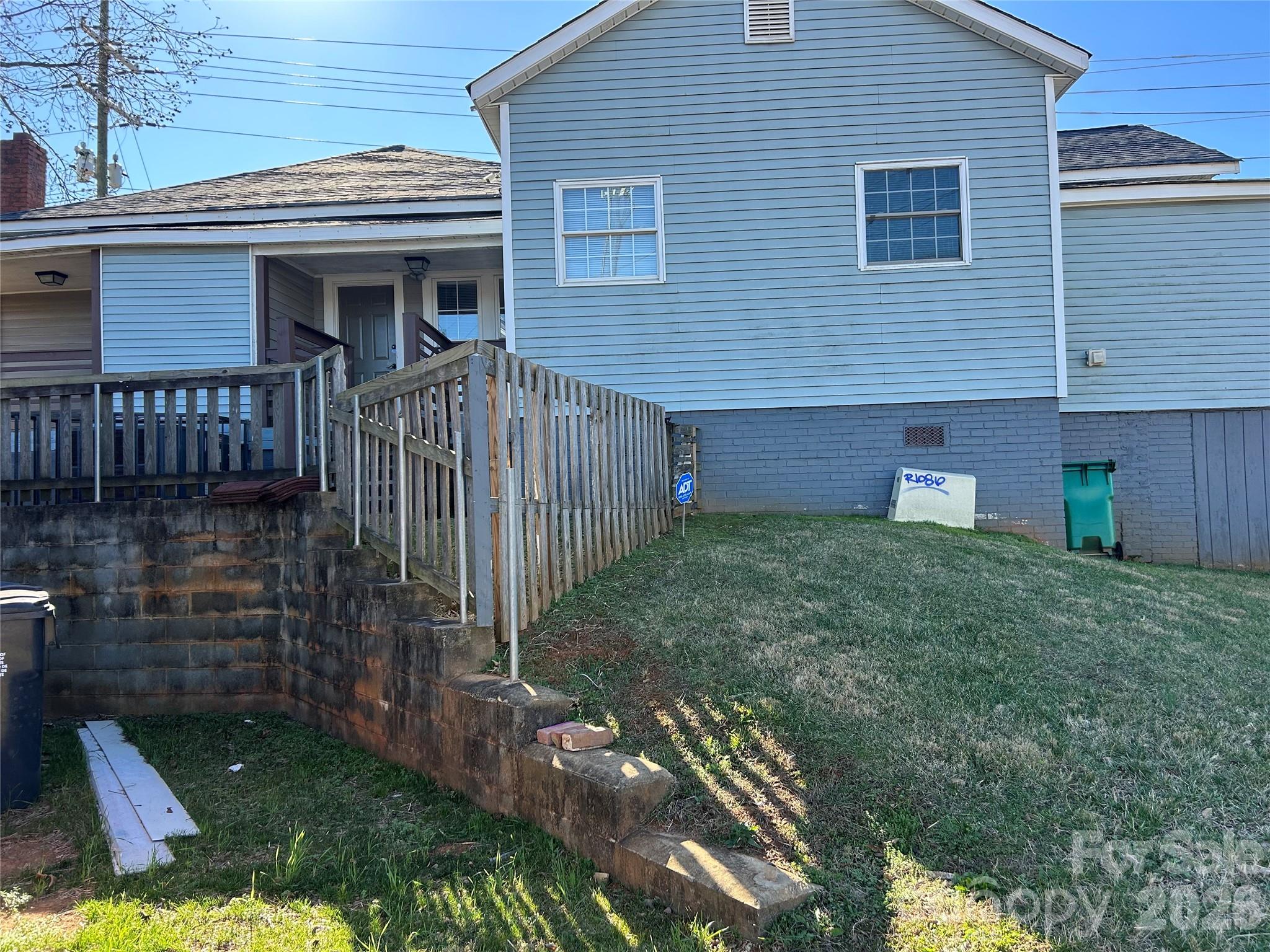 401 Charles Avenue — Charlotte