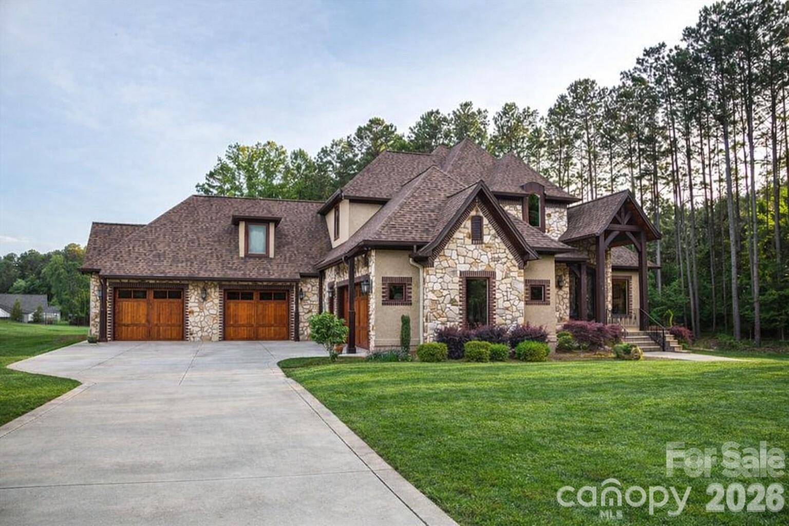 108 Washam Road — Mooresville