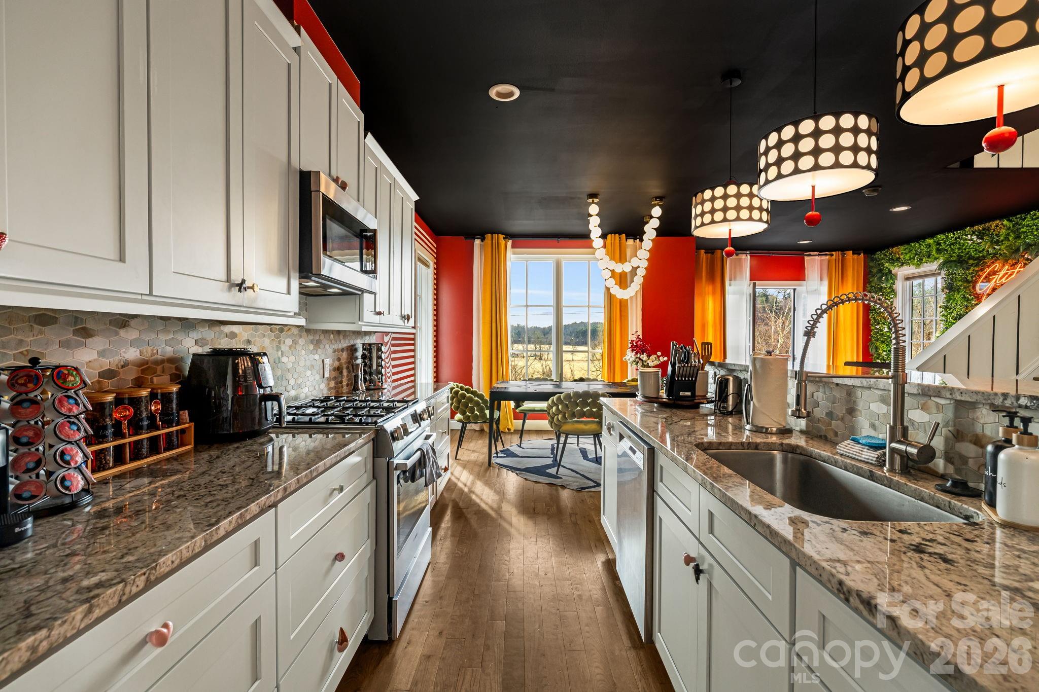 26 Upstream Way — Asheville