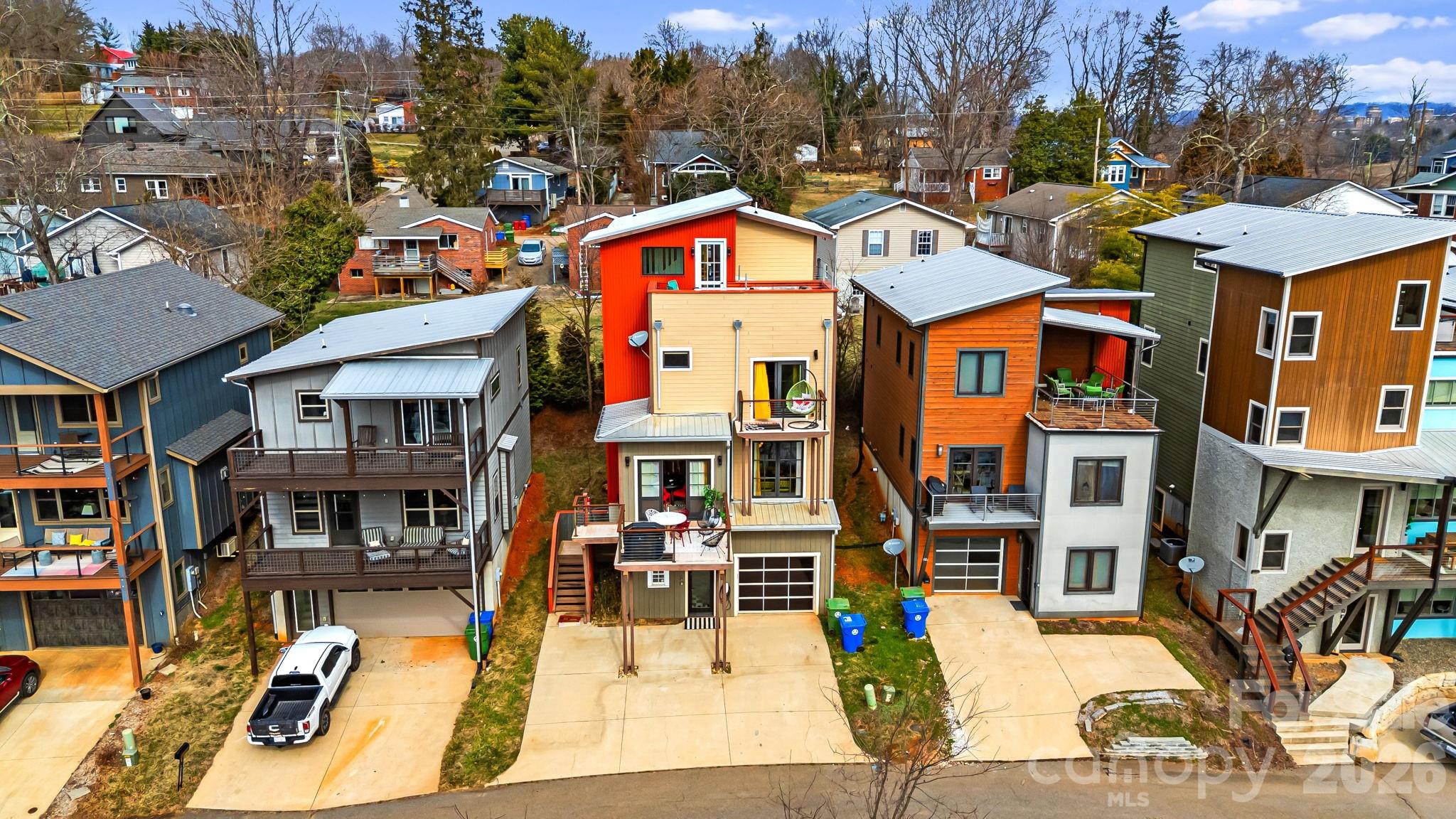 26 Upstream Way — Asheville