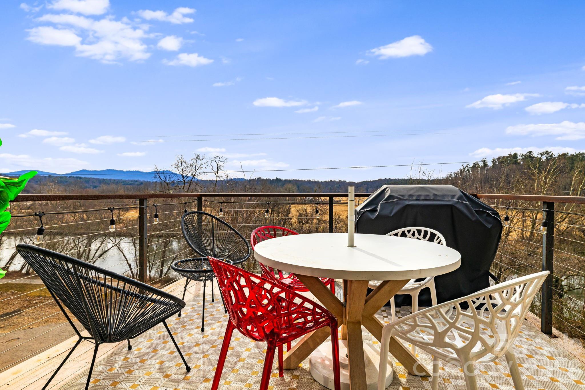 26 Upstream Way — Asheville
