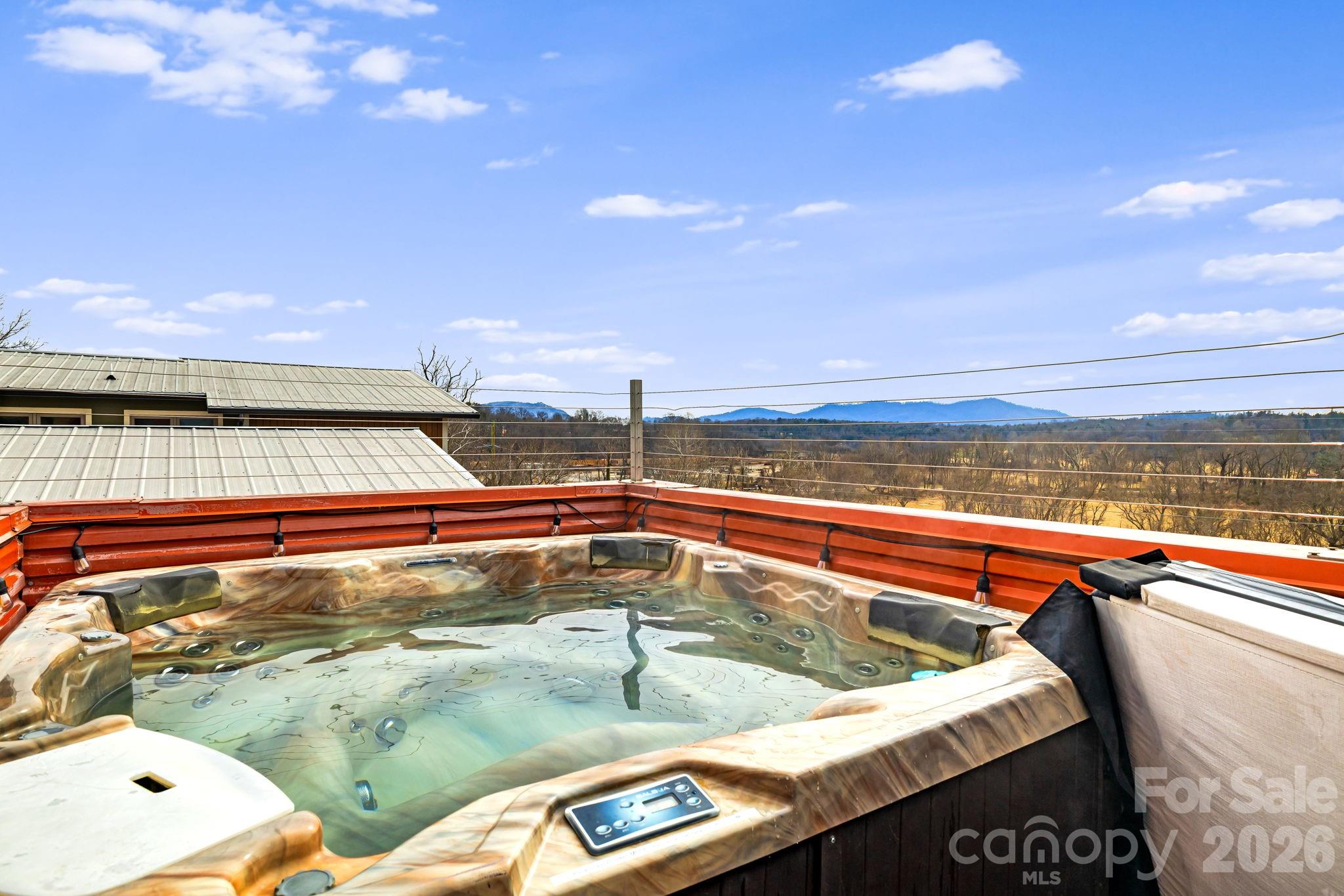 26 Upstream Way — Asheville