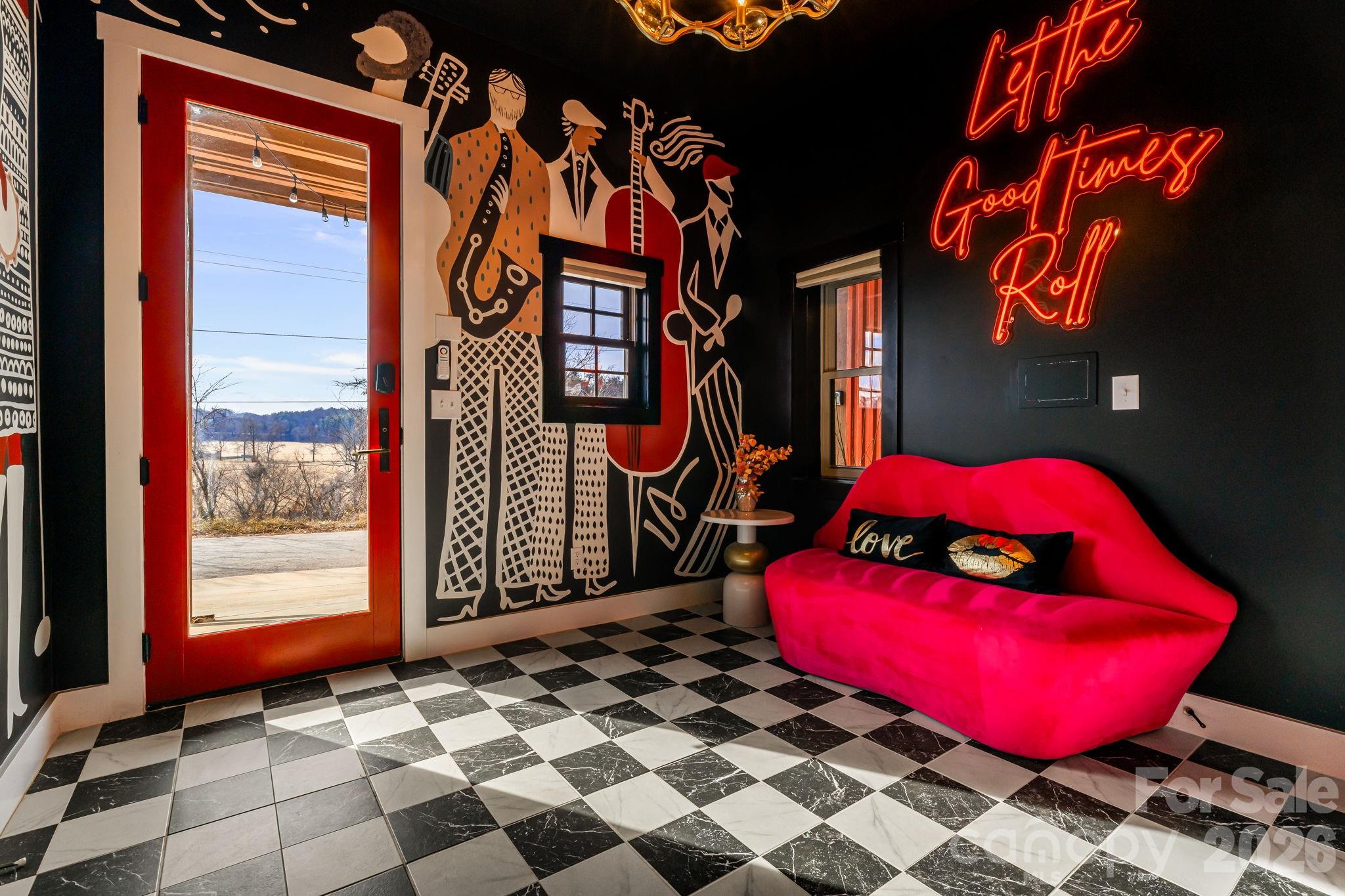 26 Upstream Way — Asheville