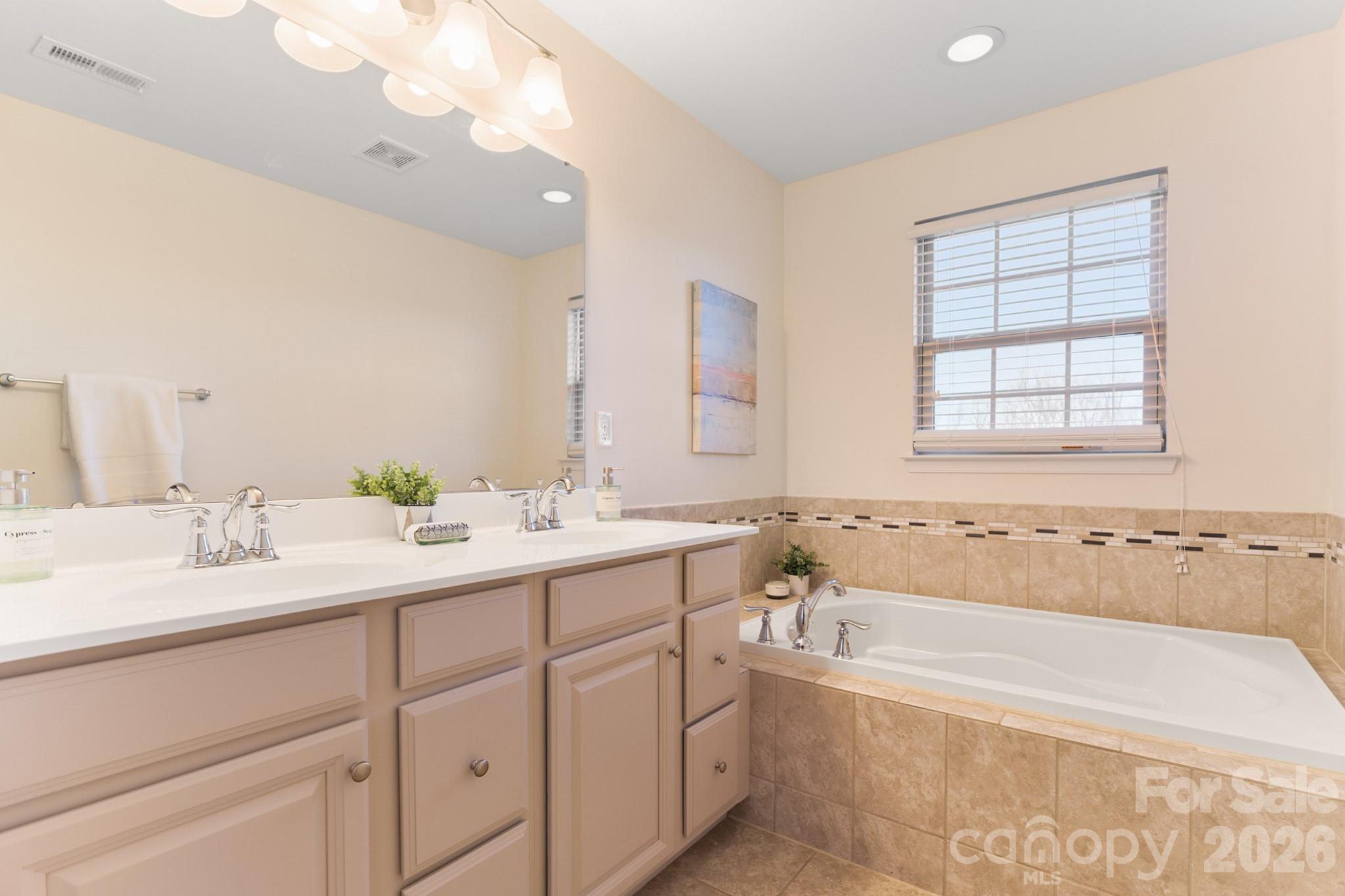 3525 Hornets Nest Way — Charlotte