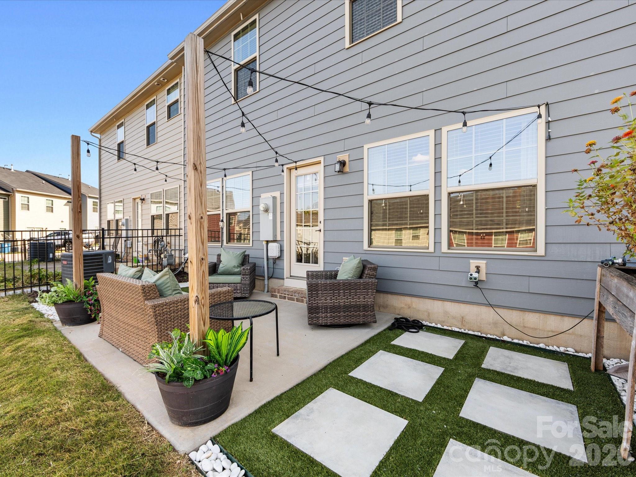 3525 Hornets Nest Way — Charlotte