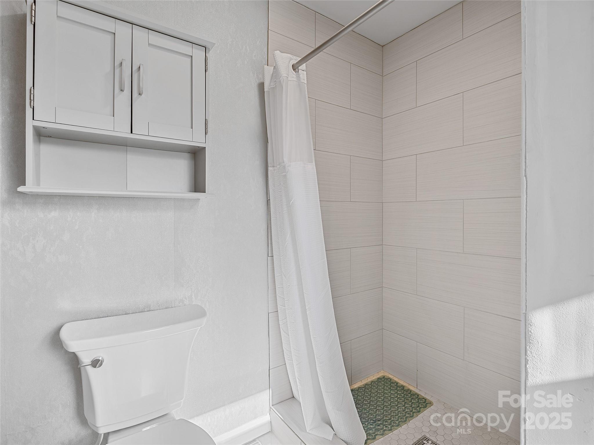 435 Thermal View Drive — Tryon