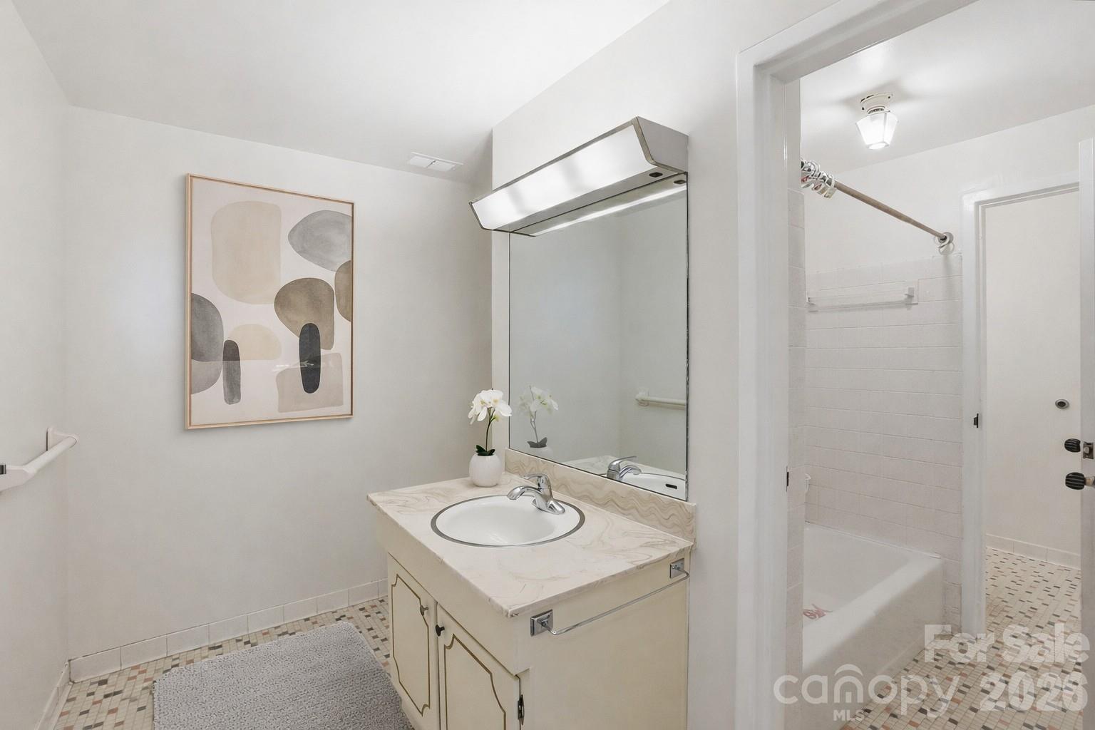 1300 Reece Road #312 — Charlotte