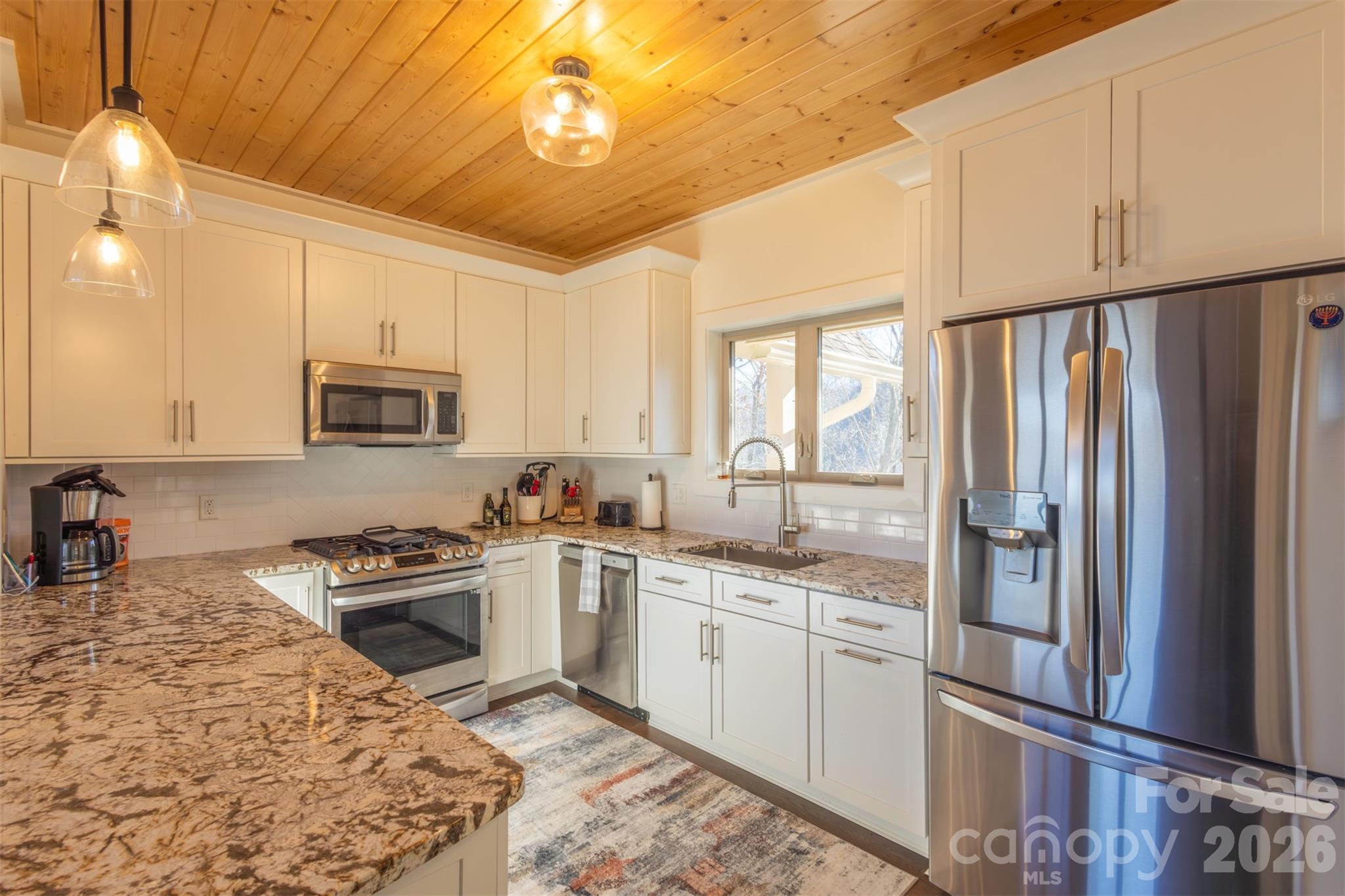 346 Birdymay Drive — Tuckasegee