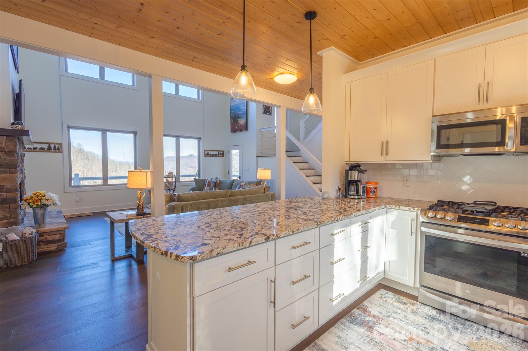 346 Birdymay Drive — Tuckasegee