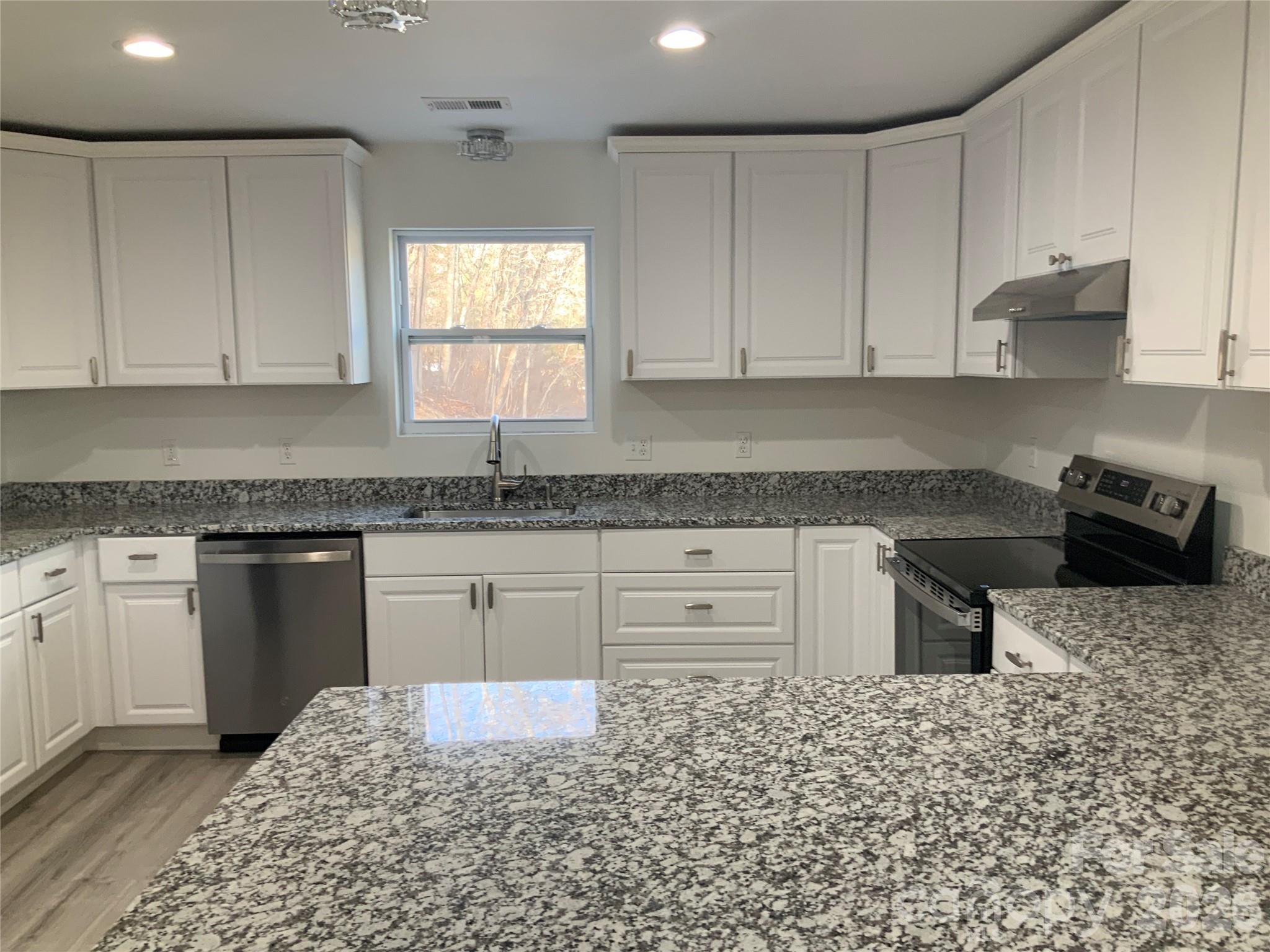 841 B CHARLOTTE Highway — Fairview