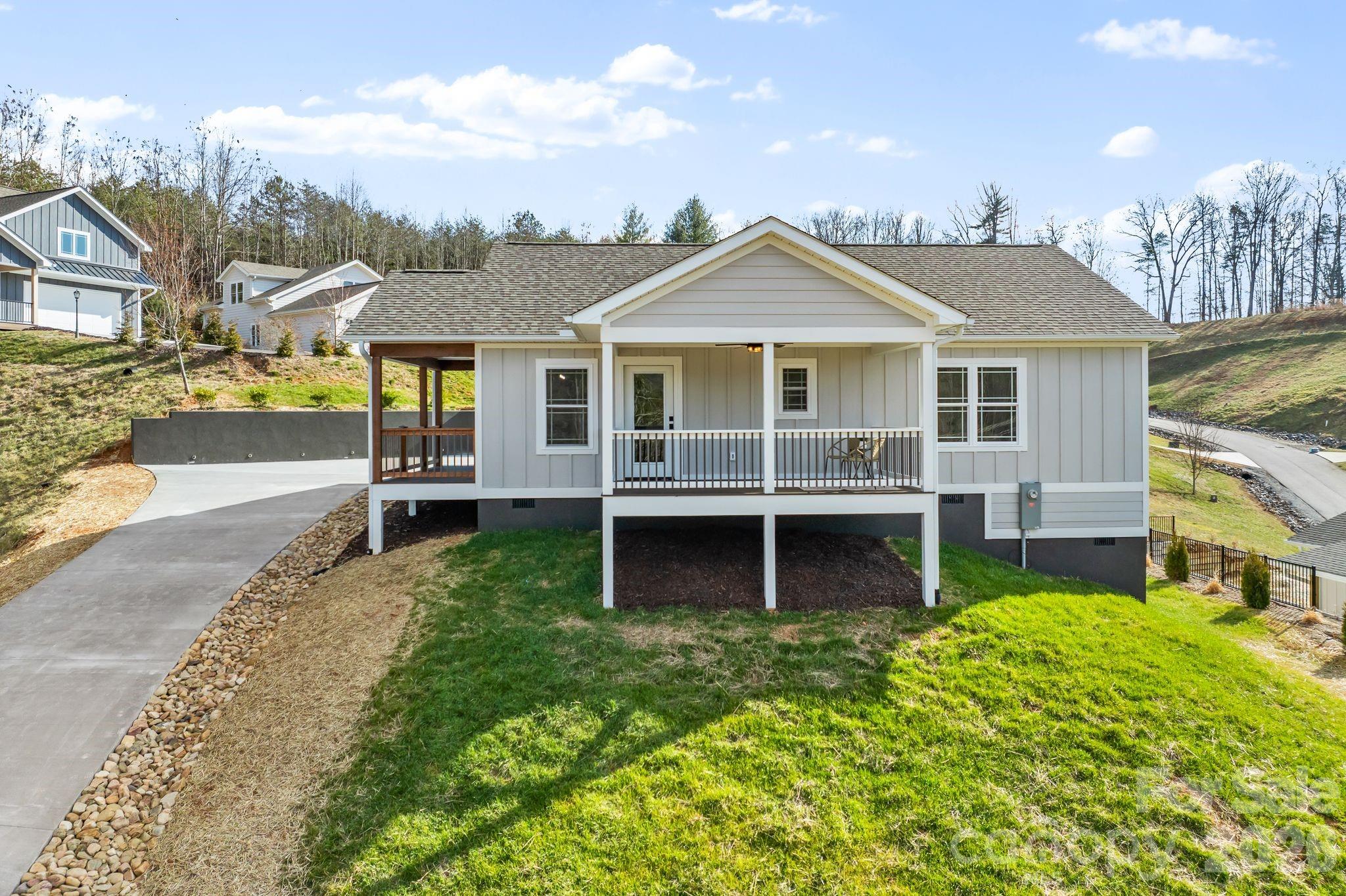 56 White Oak Place — Mars Hill