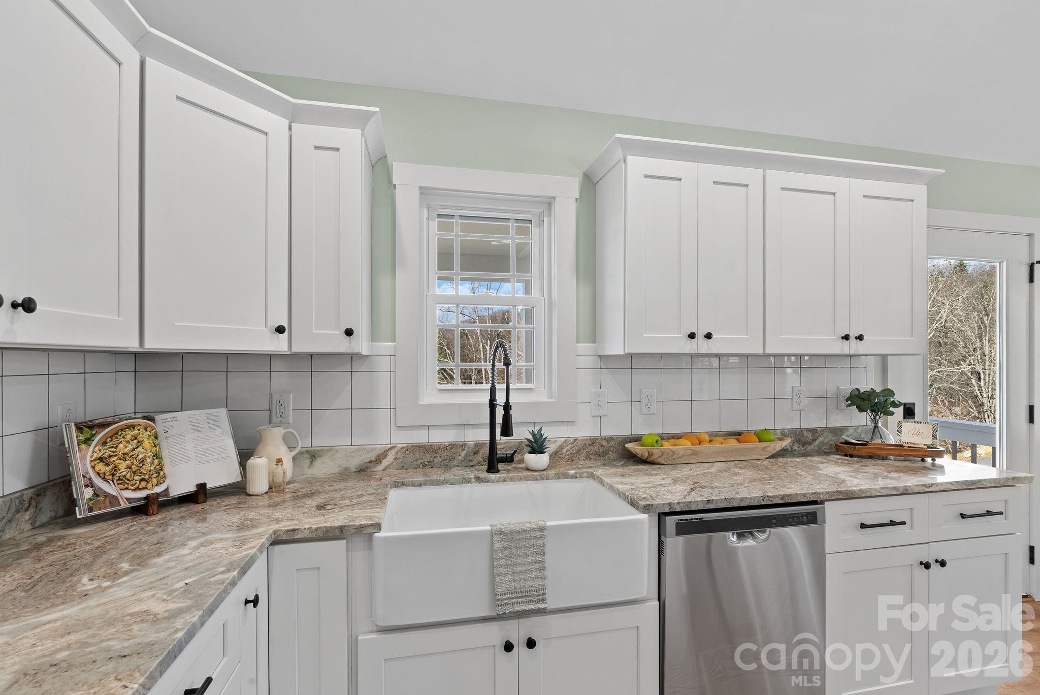 56 White Oak Place — Mars Hill