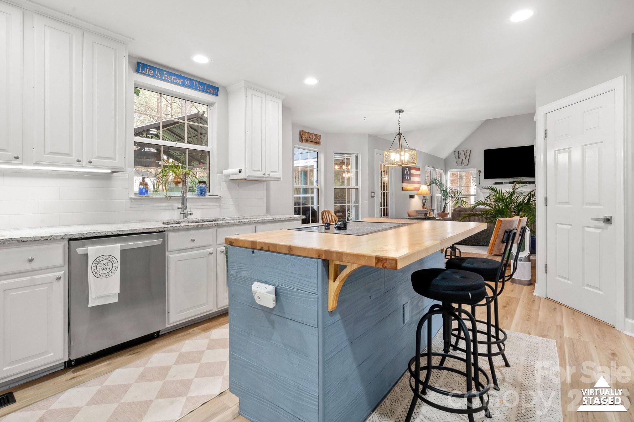 121 Lake Pine Road — Mooresville