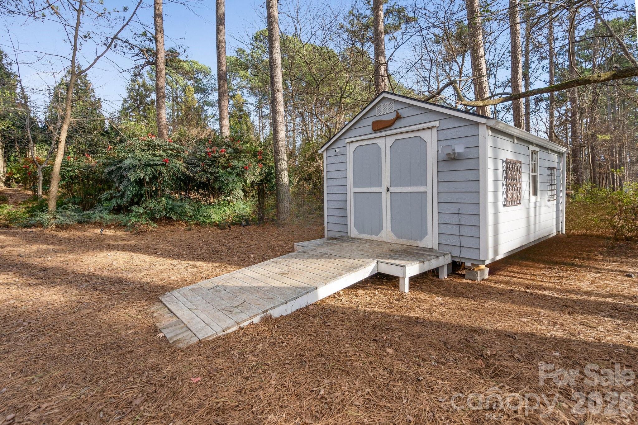 121 Lake Pine Road — Mooresville